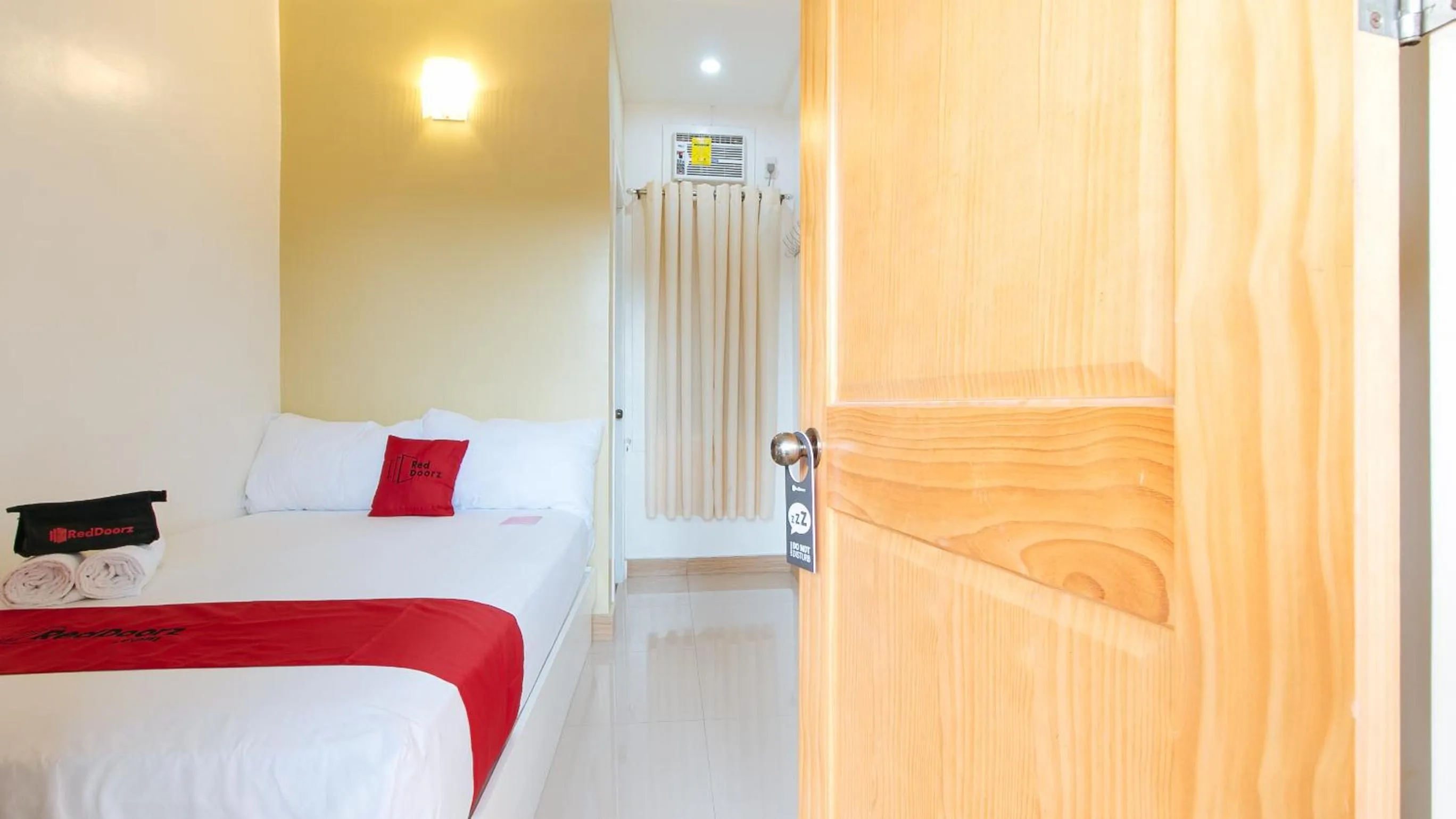 Bedroom, Bed in RedDoorz Plus near Lapasan Plaza Cagayan de Oro