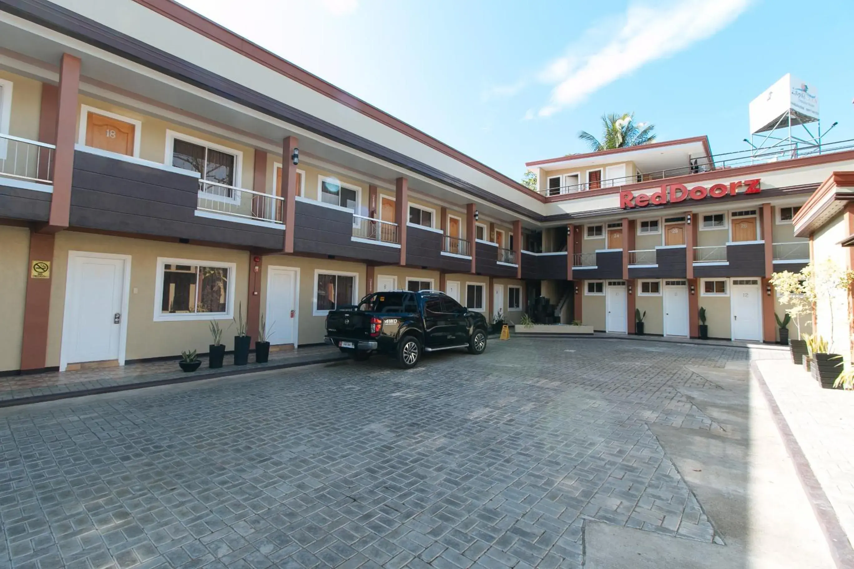 Property building in RedDoorz Plus near Lapasan Plaza Cagayan de Oro Property building in RedDoorz Plus near Lapasan Plaza Cagayan de Oro