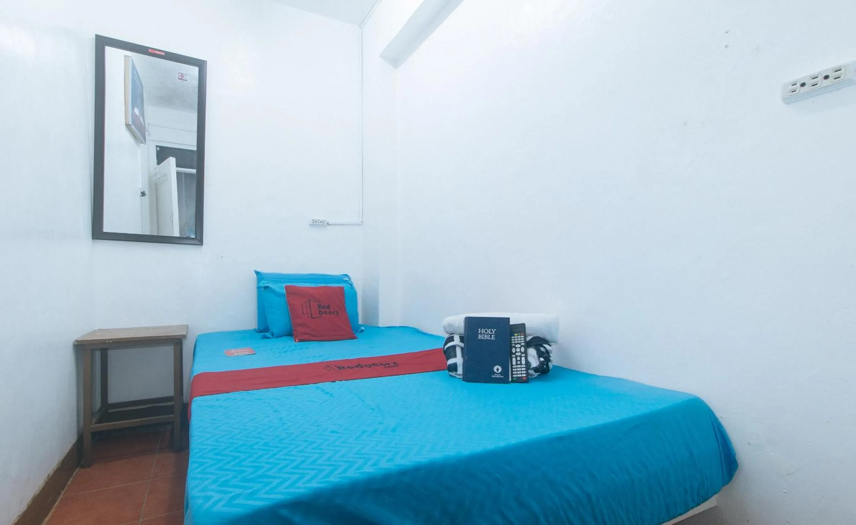 Bed in RedDoorz near OWWA Pasay