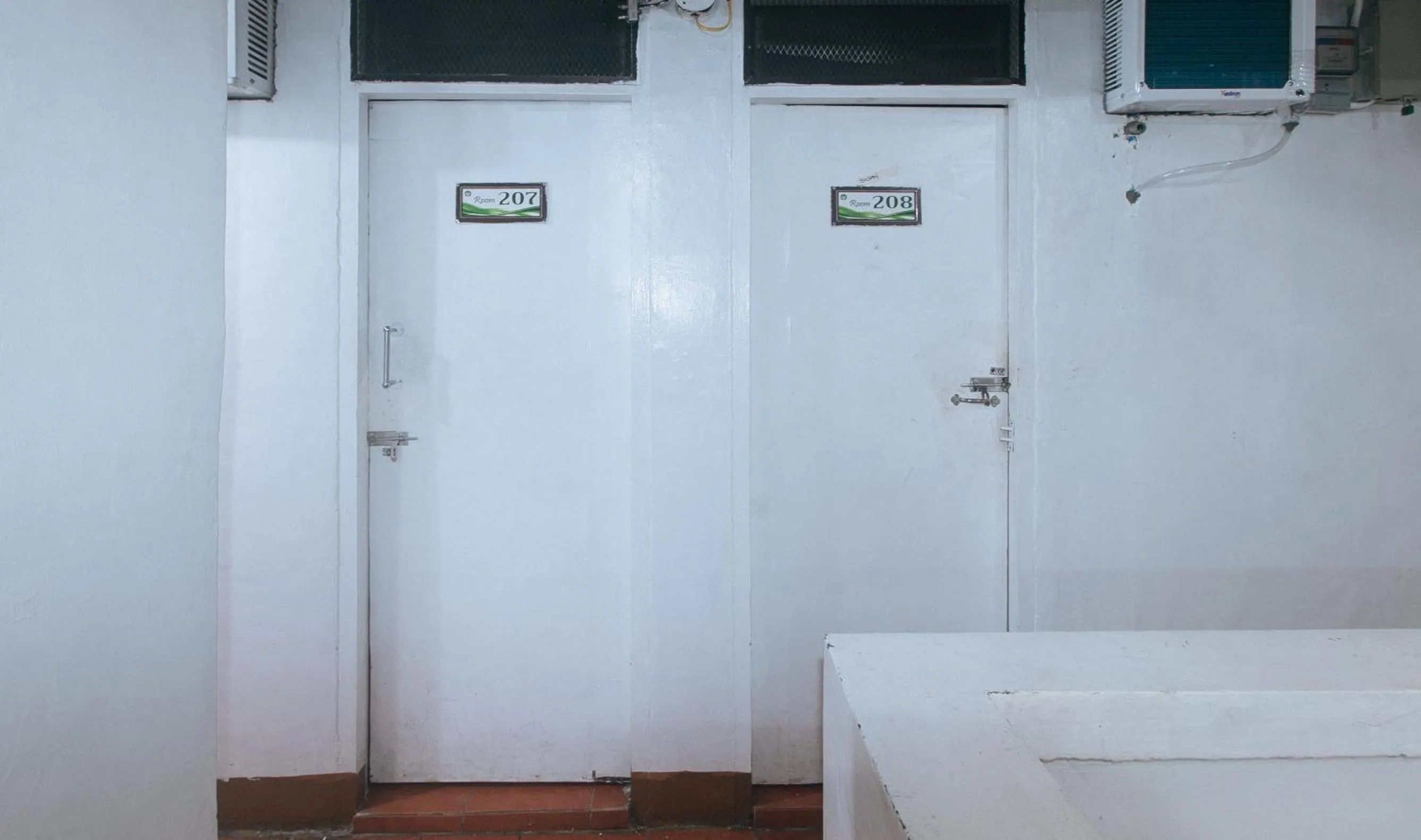 Area and facilities in RedDoorz near OWWA Pasay