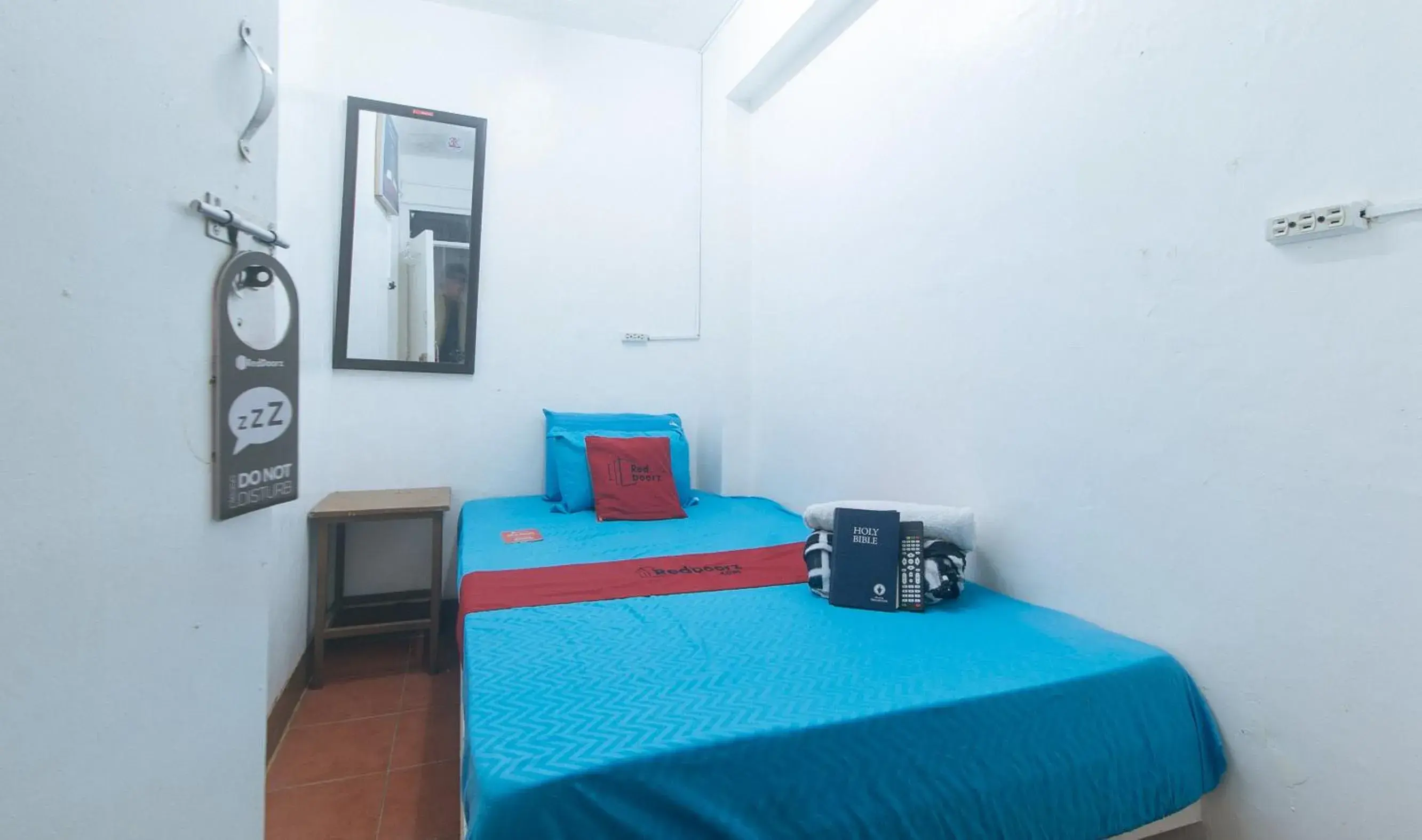 Bed in RedDoorz near OWWA Pasay Bed in RedDoorz near OWWA Pasay