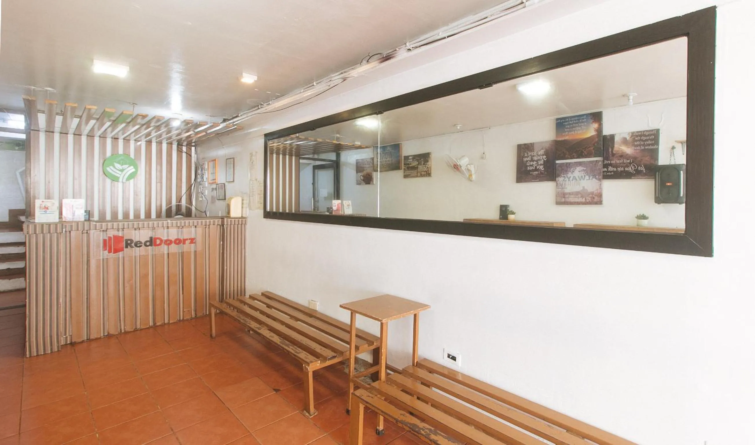 Lobby or reception in RedDoorz near OWWA Pasay