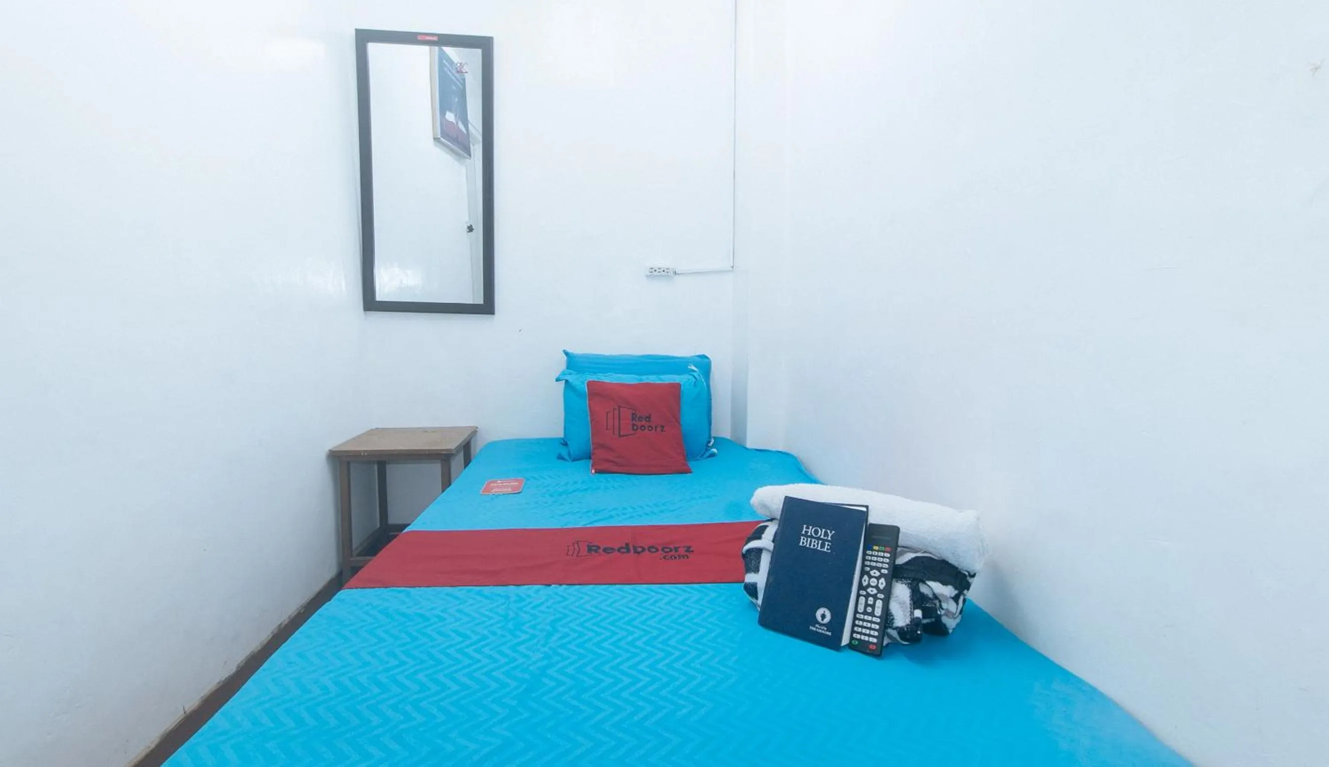 Bed in RedDoorz near OWWA Pasay