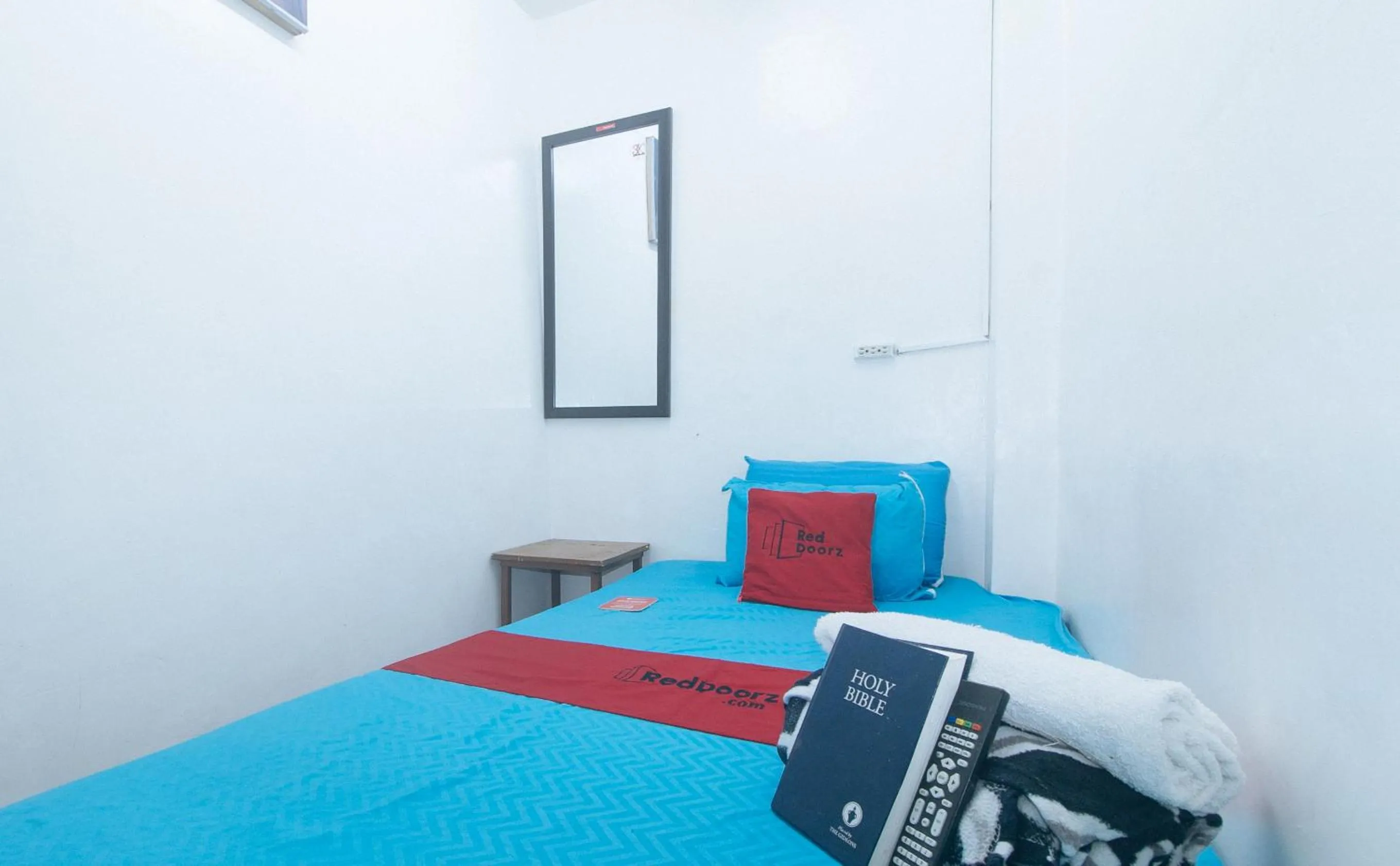 Bed in RedDoorz near OWWA Pasay