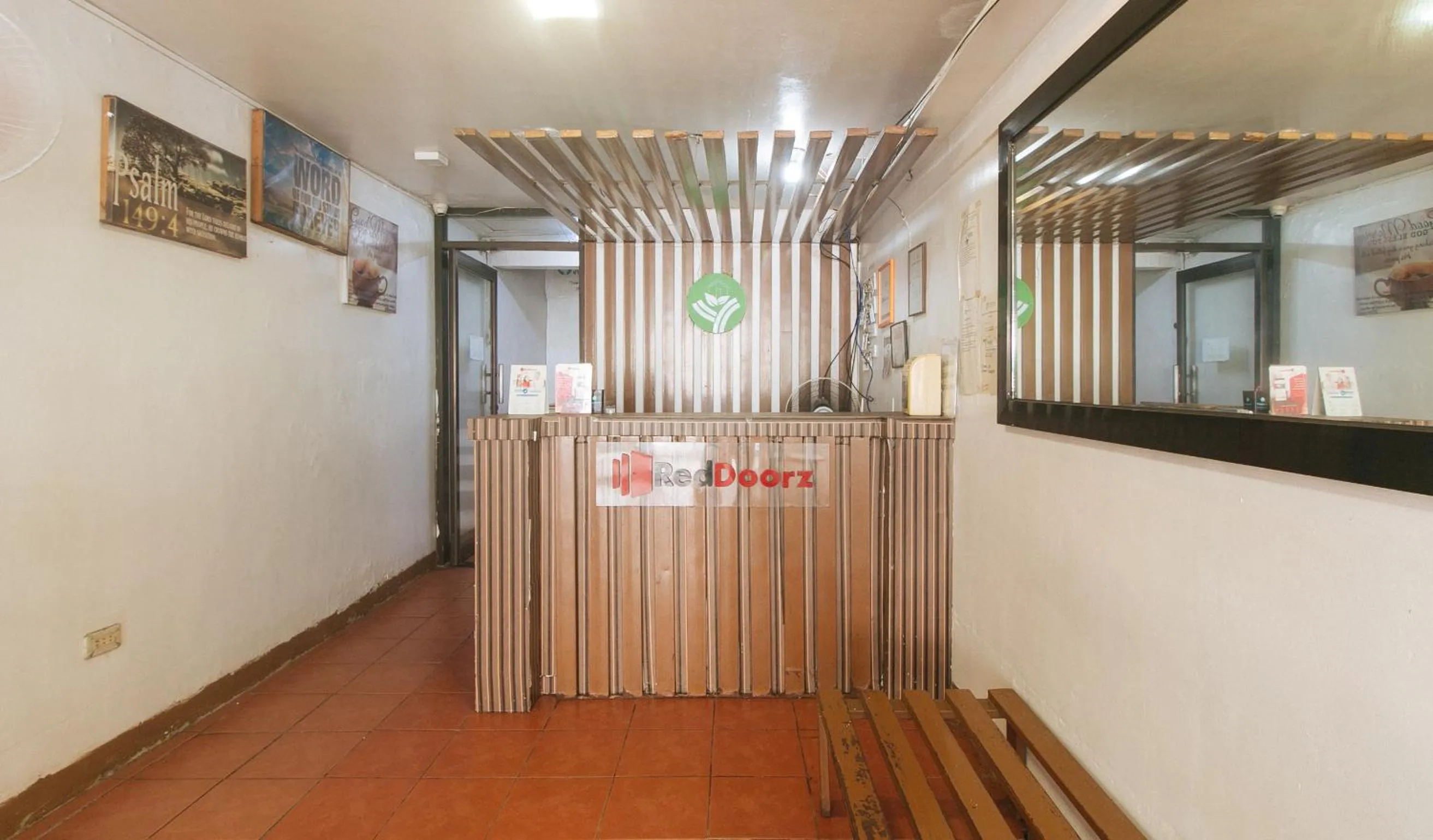Lobby or reception in RedDoorz near OWWA Pasay