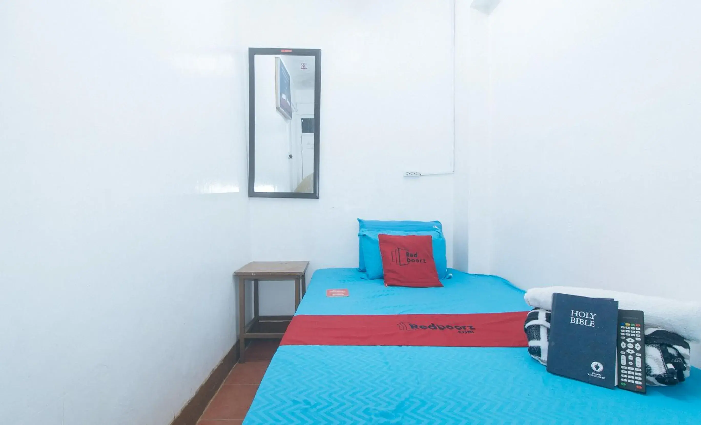 Bed in RedDoorz near OWWA Pasay Bed in RedDoorz near OWWA Pasay