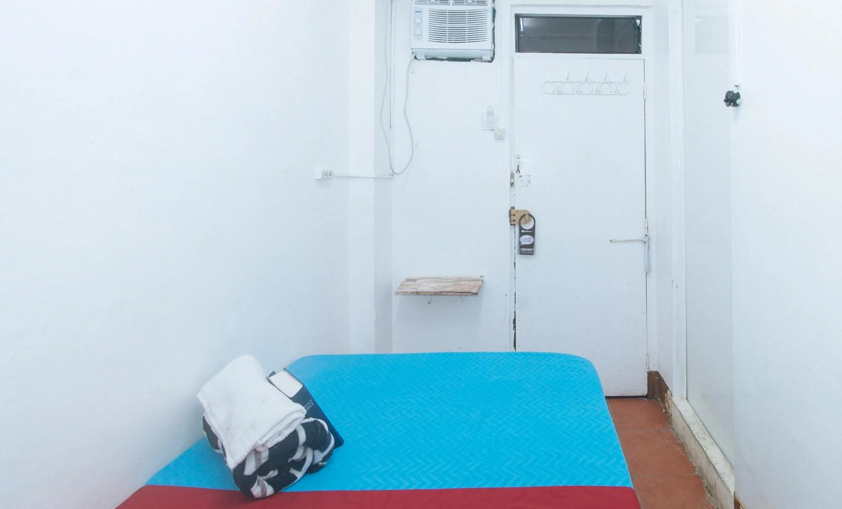 Bed in RedDoorz near OWWA Pasay