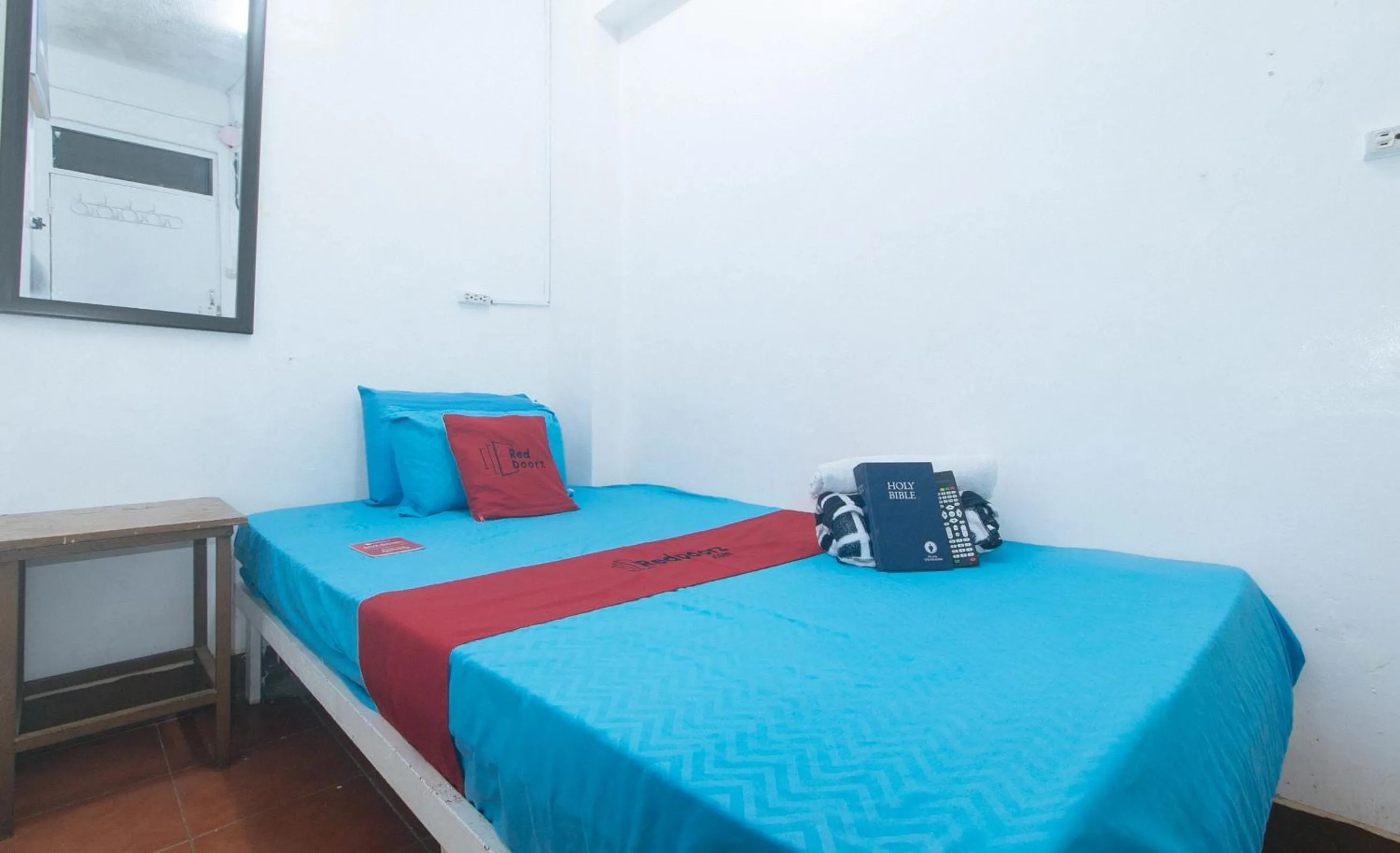 Bed in RedDoorz near OWWA Pasay