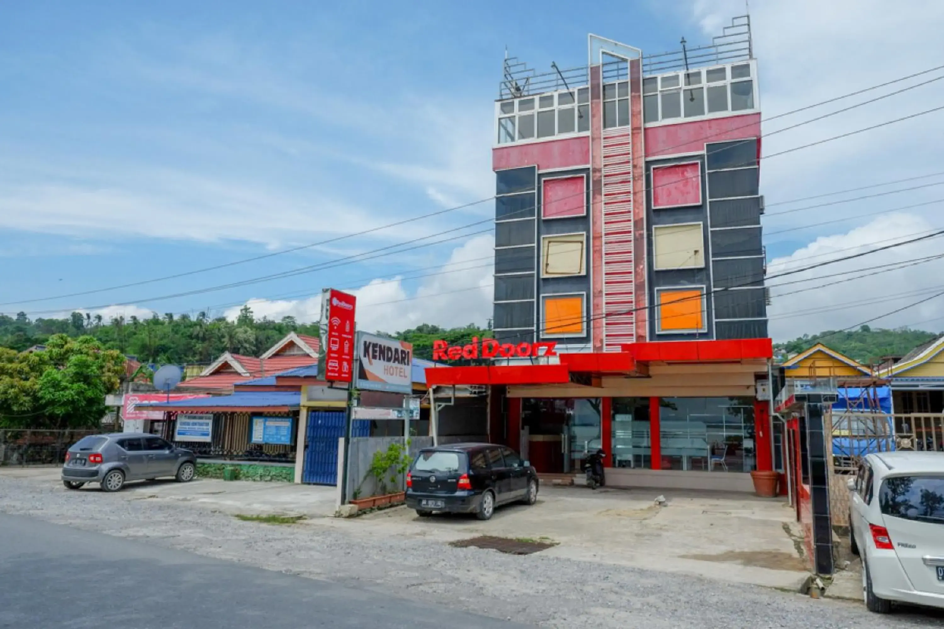 Facade/entrance in RedDoorz near Kendari Beach 2 Facade/entrance in RedDoorz near Kendari Beach 2