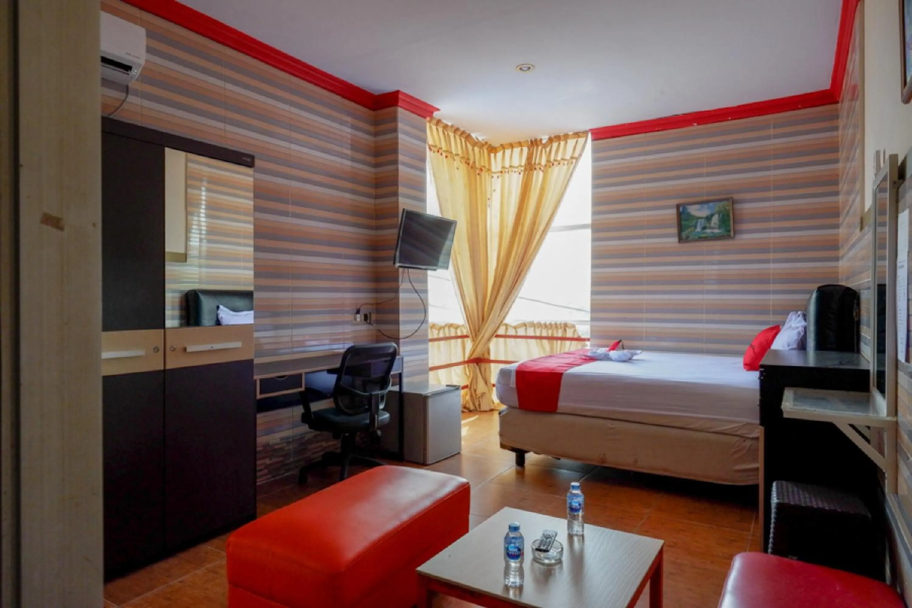 Bedroom, Bed in RedDoorz near Kendari Beach 2