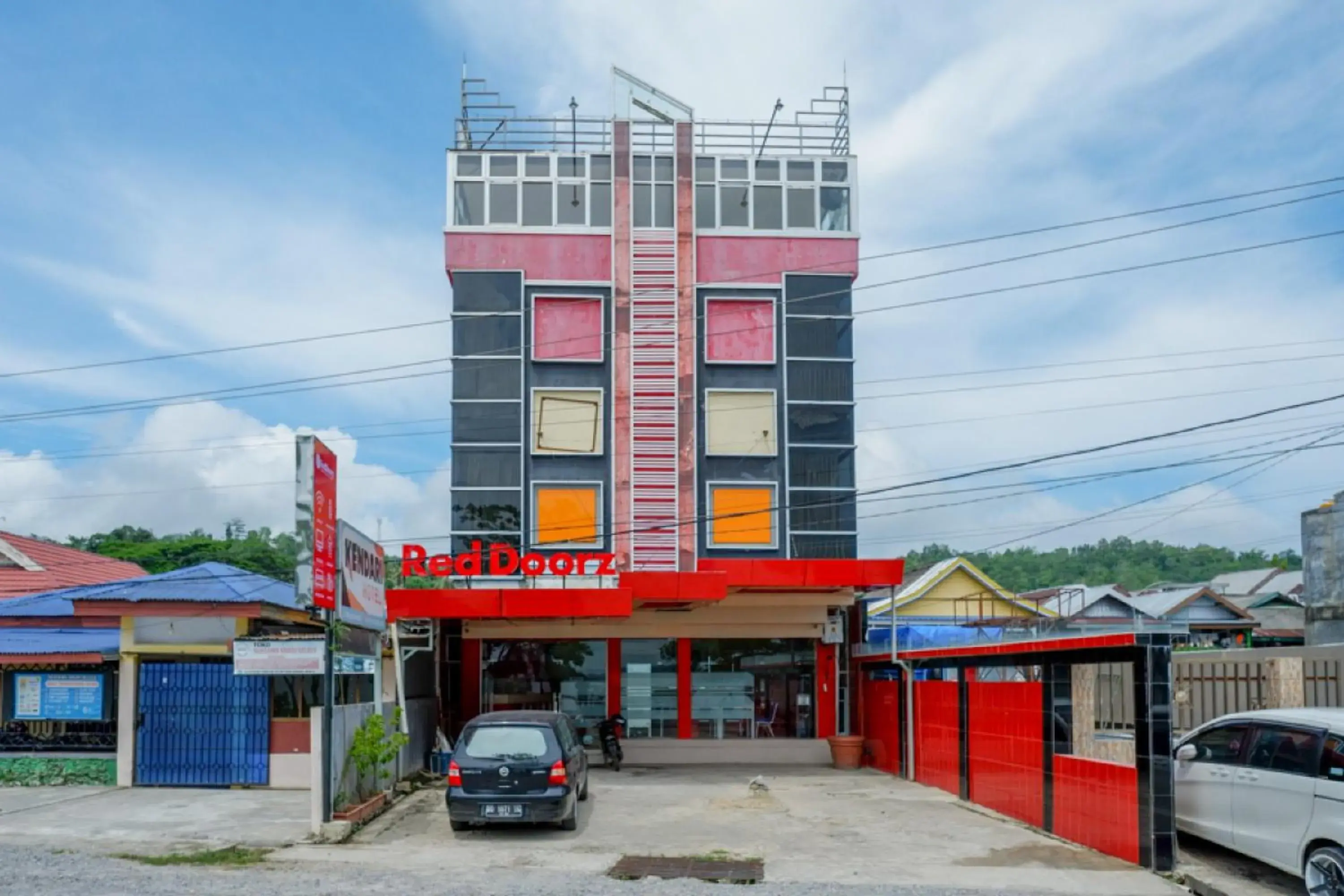 Facade/entrance in RedDoorz near Kendari Beach 2 Facade/entrance in RedDoorz near Kendari Beach 2