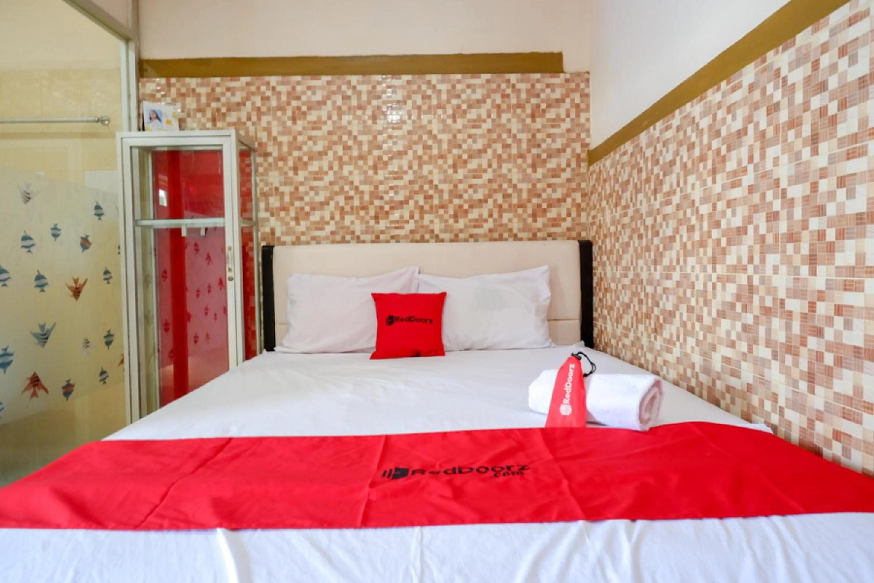 Bedroom, Bed in RedDoorz near Kendari Beach 2