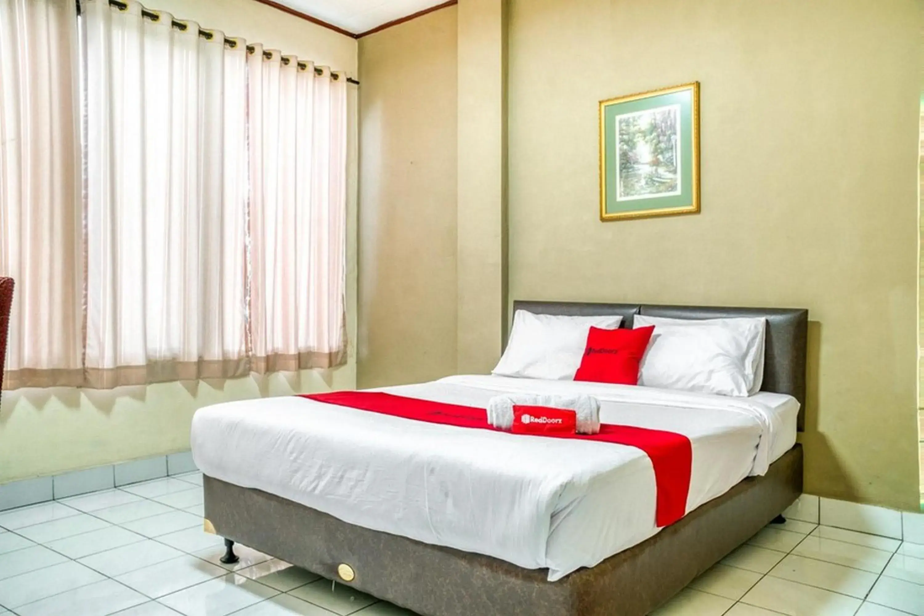Bed in RedDoorz near Plaza Senayan Bed in RedDoorz near Plaza Senayan
