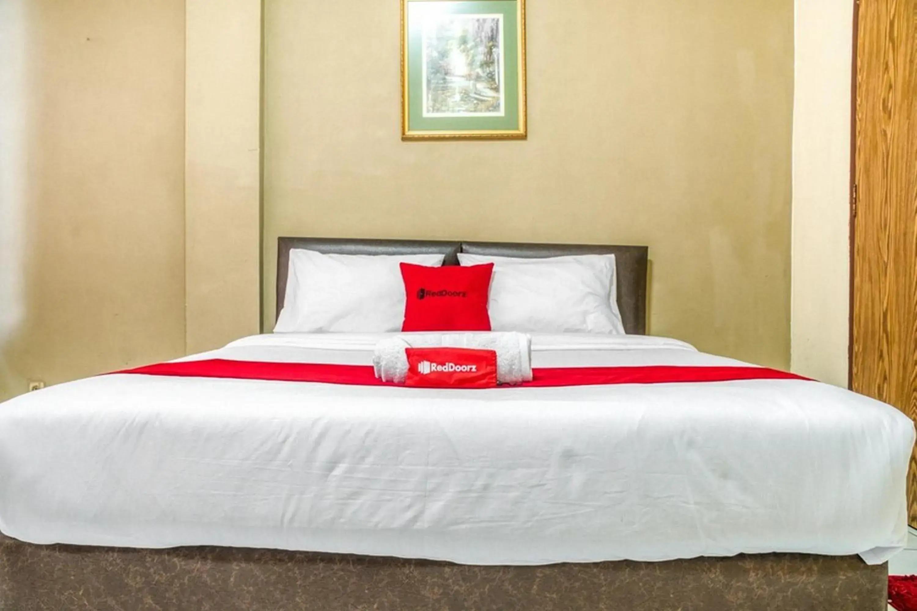 Bed in RedDoorz near Plaza Senayan Bed in RedDoorz near Plaza Senayan