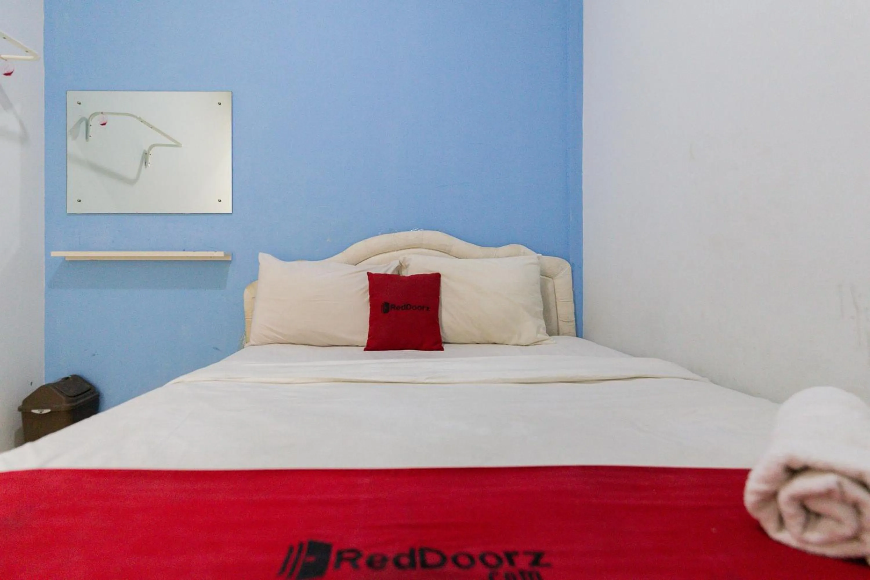 Bed in RedDoorz @ Garden Boulevard Citra Raya Tangerang