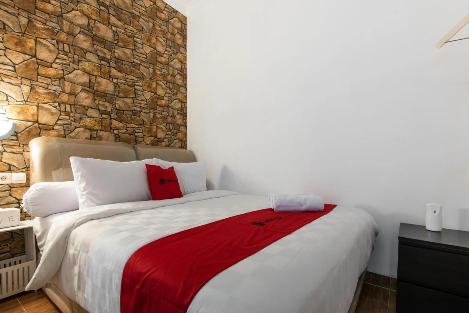 Bedroom, Bed in RedDoorz Plus near Trans Studio Cibubur 2