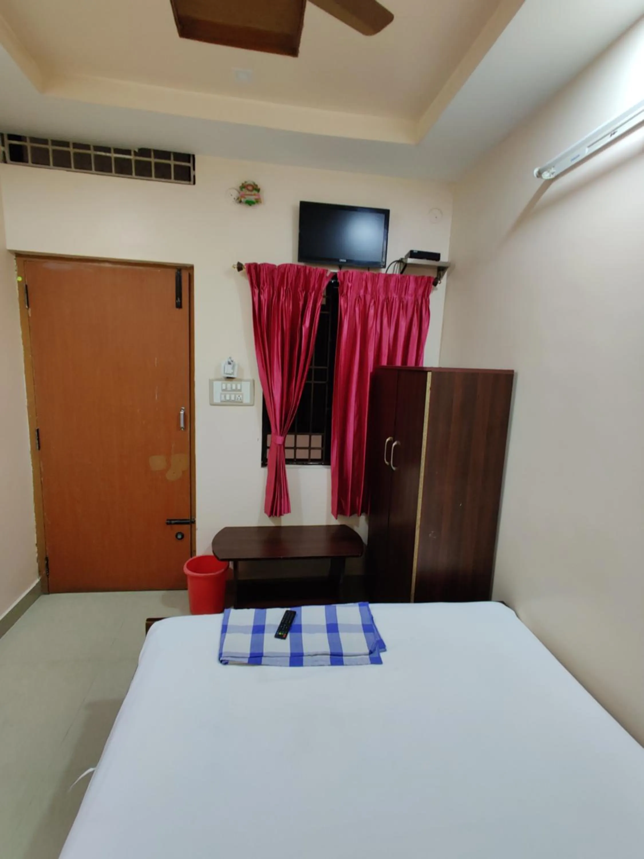 Bed in Sakthimurugan residency