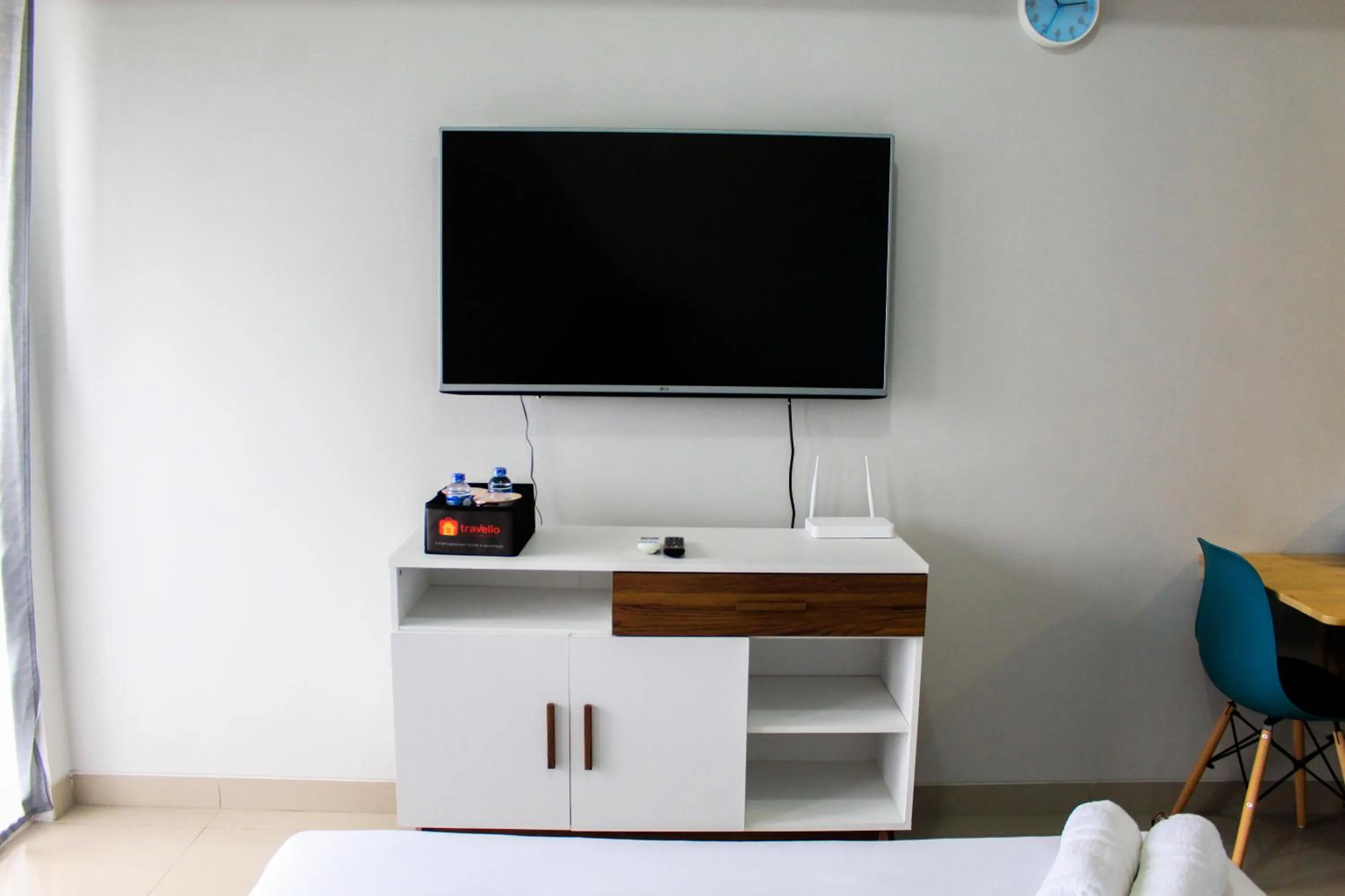 Bedroom in Minimalist and Posh Studio Parkland Avenue Apartment By Travelio