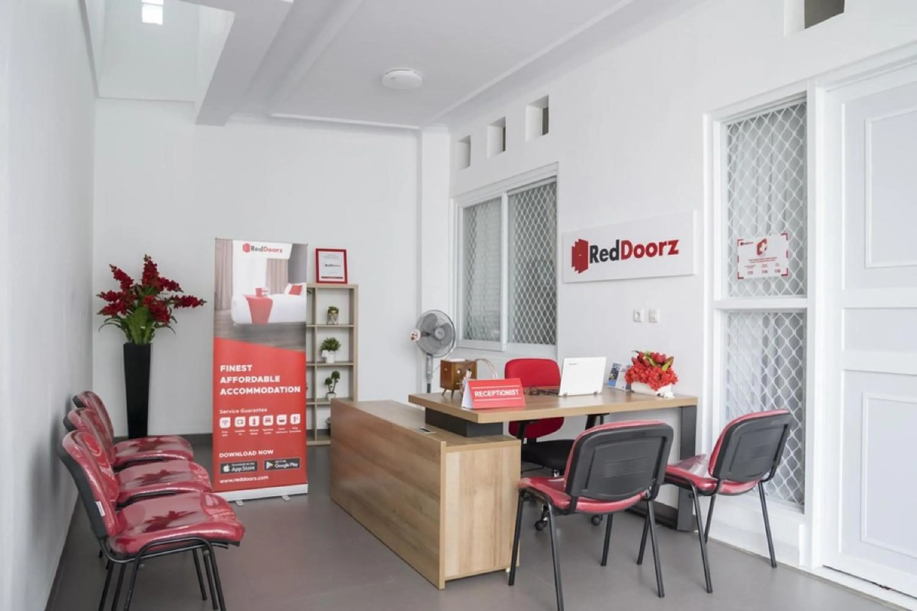 Living room in RedDoorz Syariah near RSUD Kota Bogor