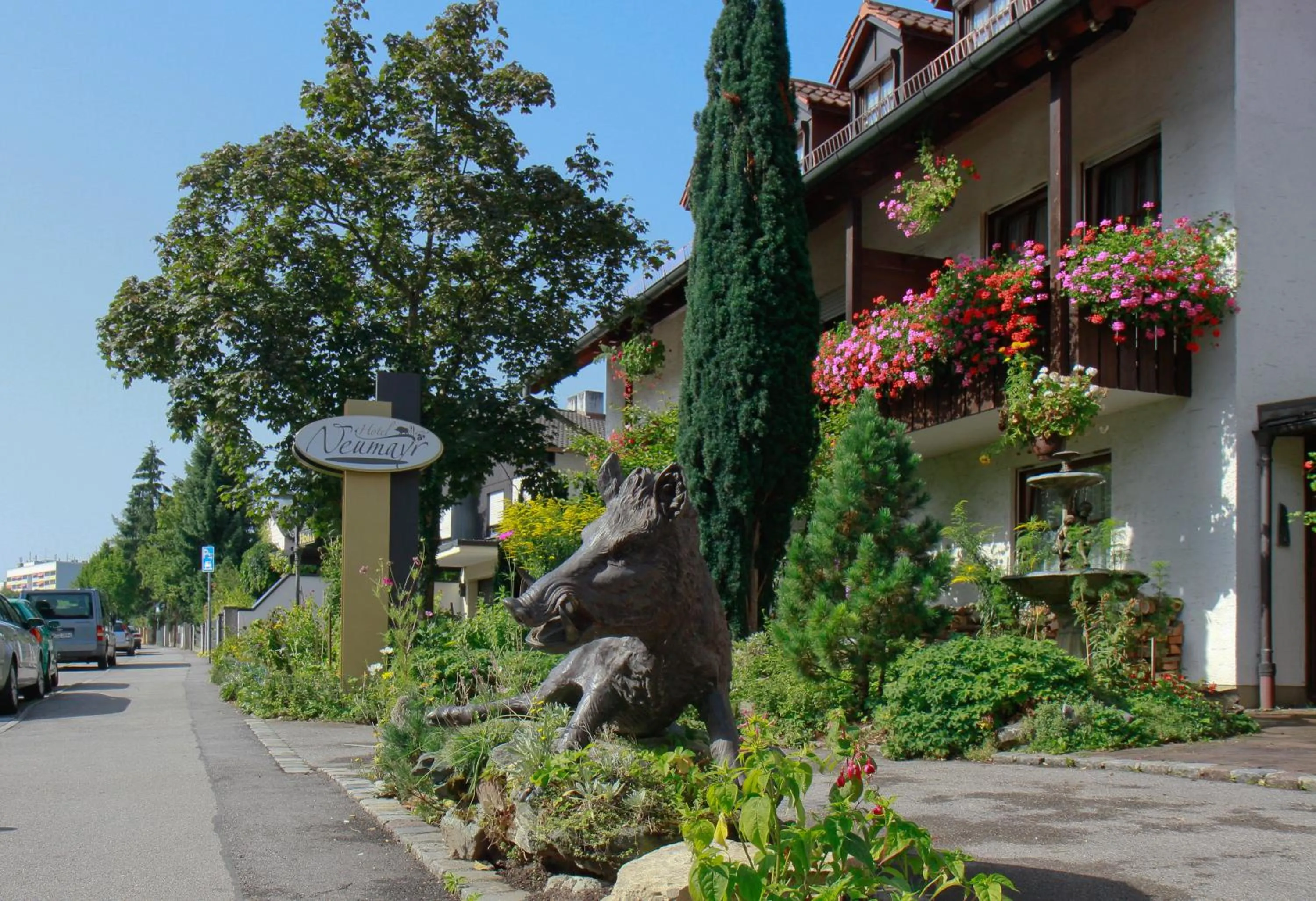 Facade/entrance in Hotel Neumayr