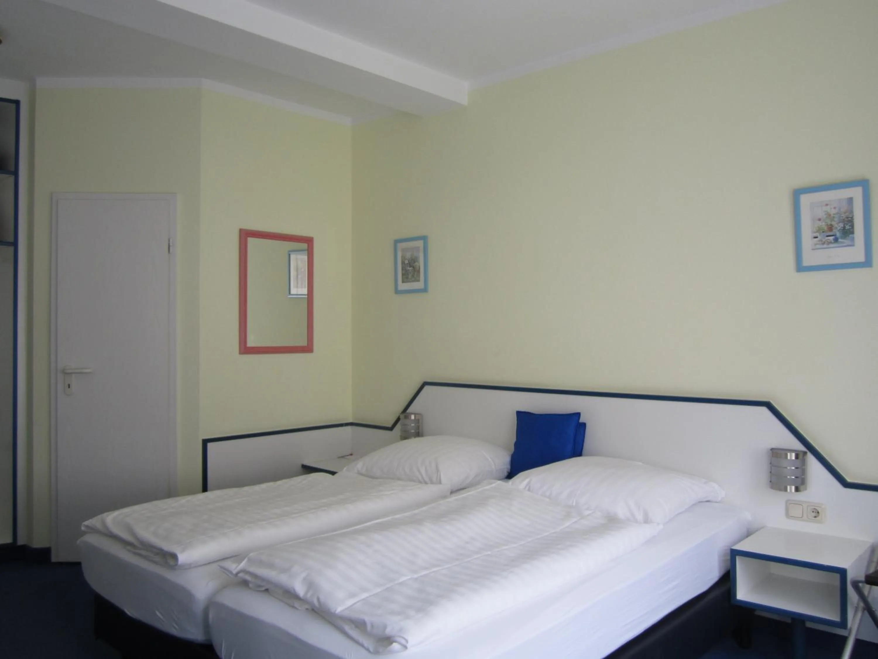 Bed in Hotel City Kräme am Römer - Self Check In