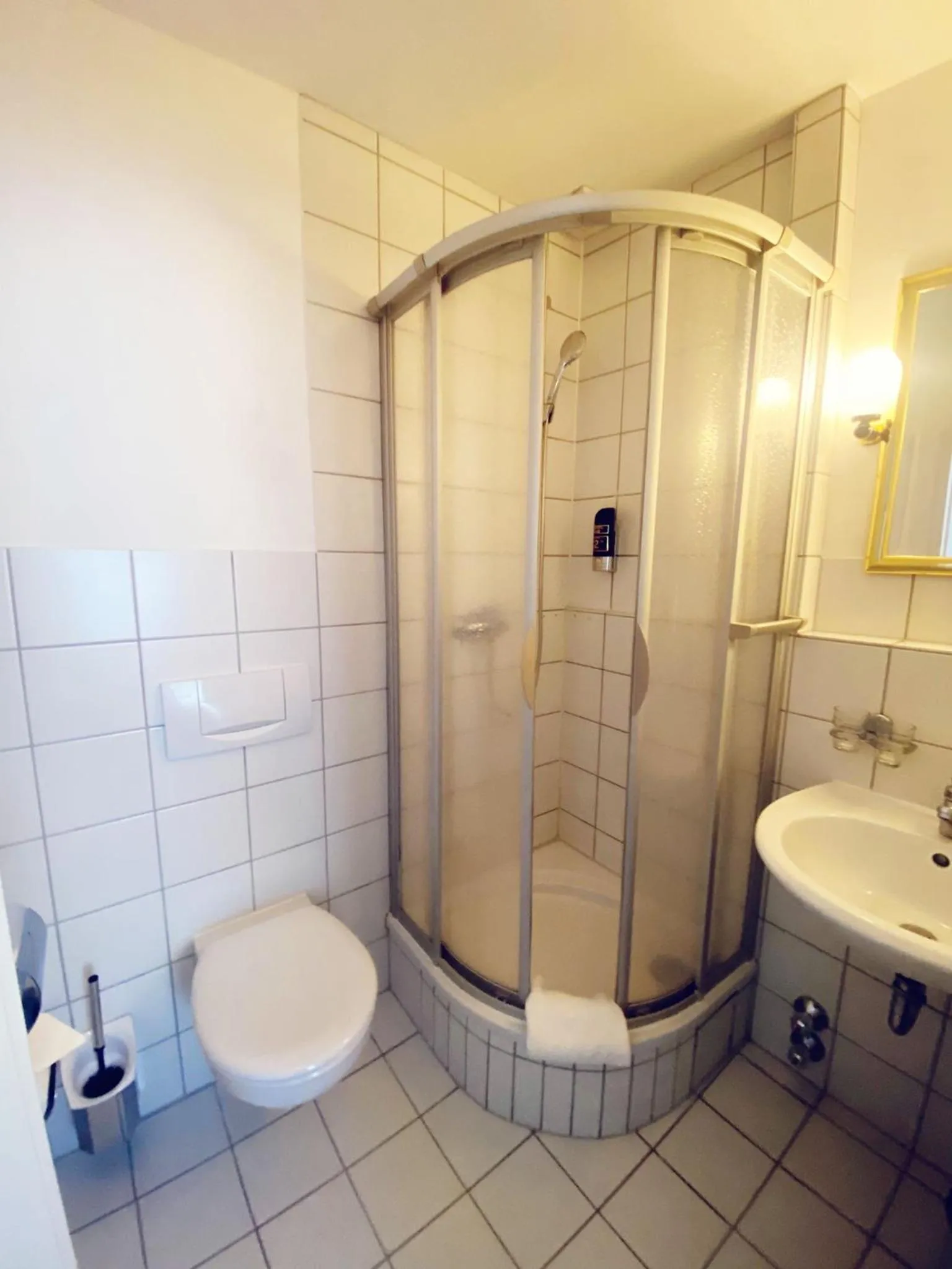 Shower in Hotel City Kräme am Römer - Self Check In