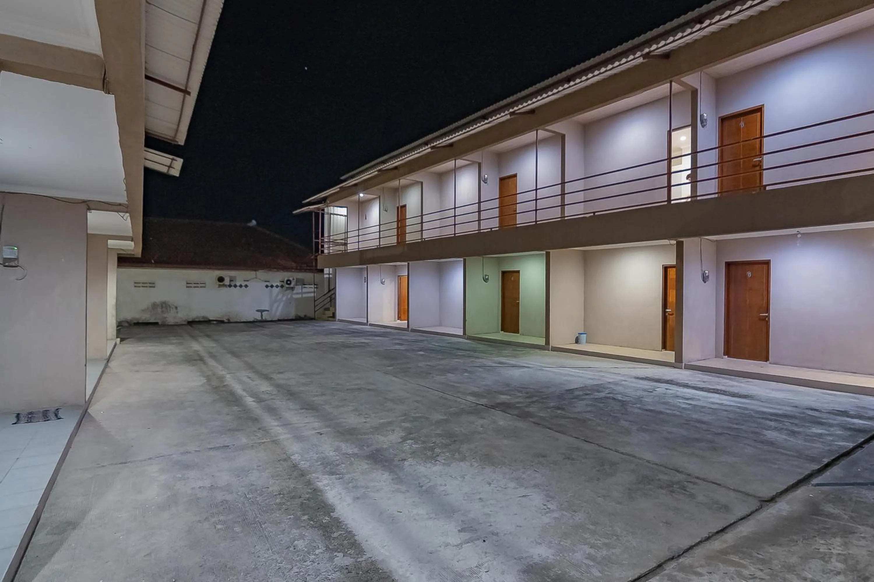 Property building in RedDoorz Plus at Bukit Cinta Street Balikpapan