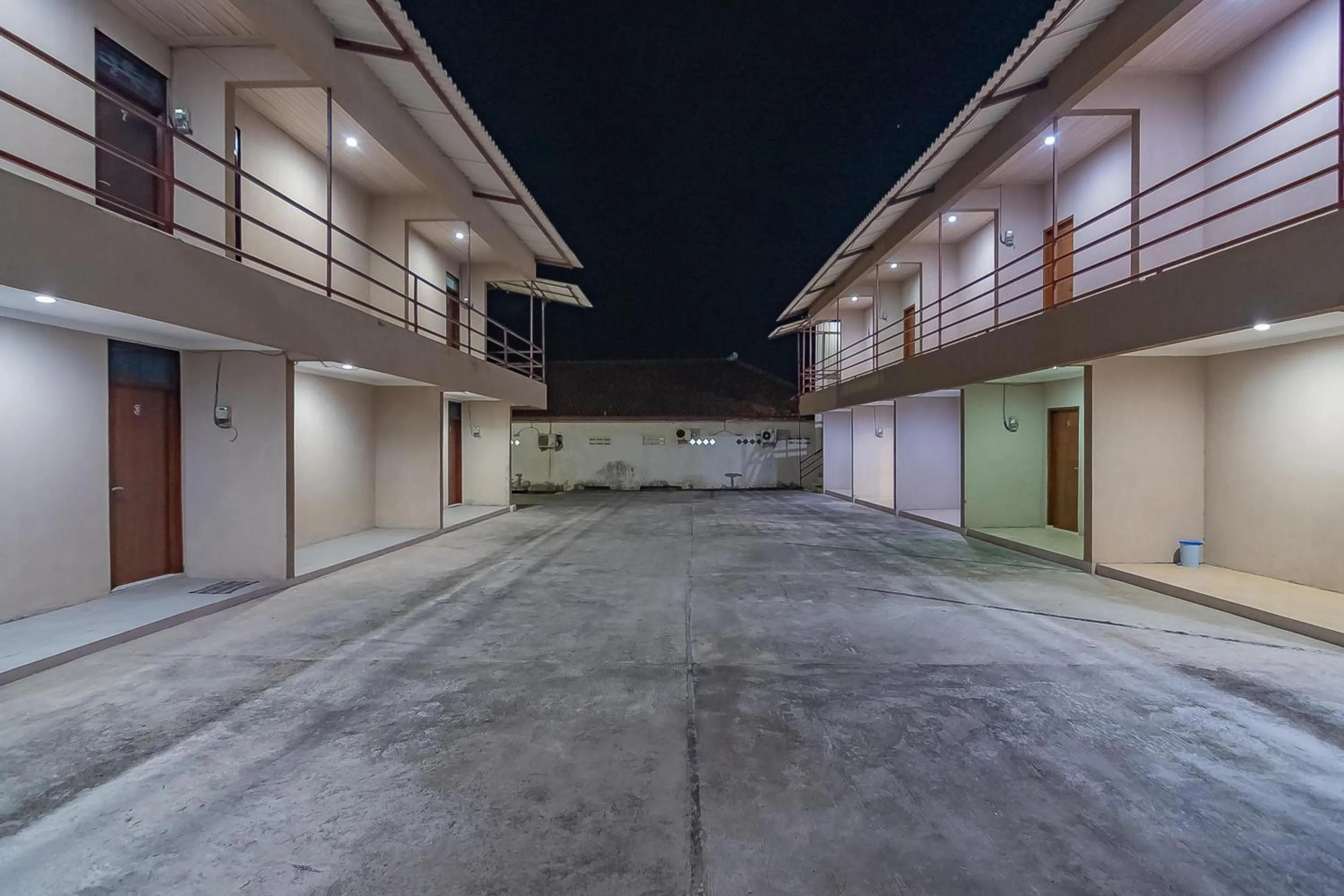 Facade/entrance in RedDoorz Plus at Bukit Cinta Street Balikpapan