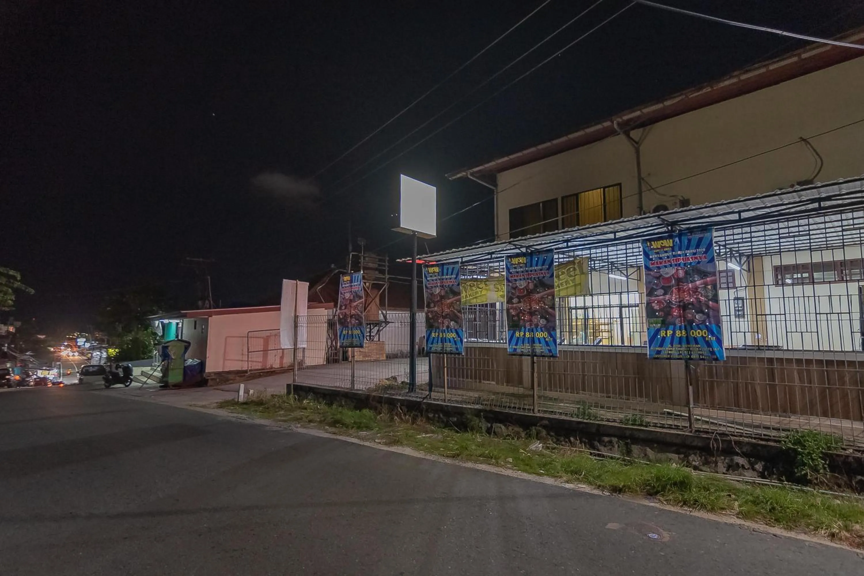 Property building in RedDoorz Plus at Bukit Cinta Street Balikpapan