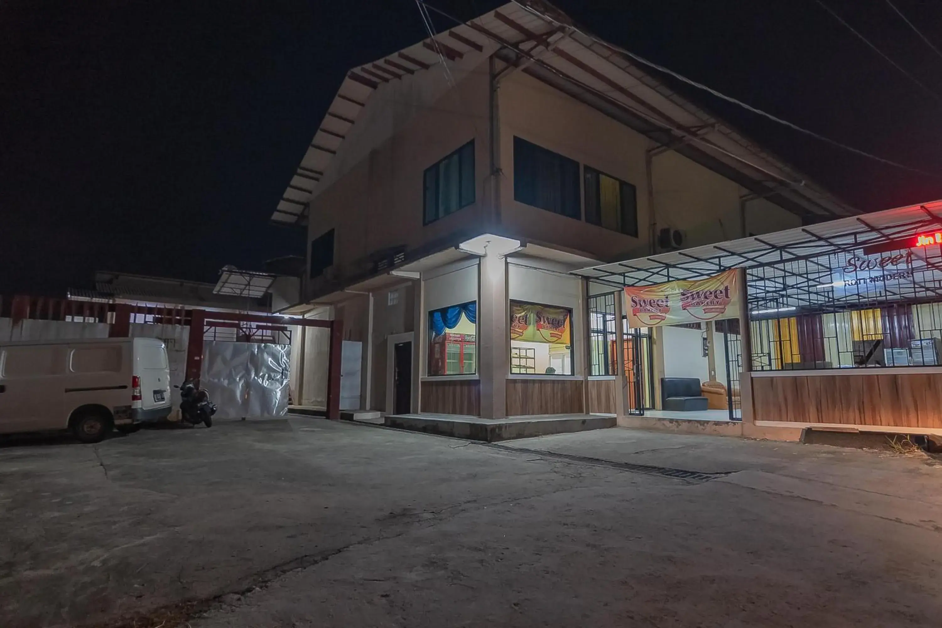 Property building in RedDoorz Plus at Bukit Cinta Street Balikpapan Property building in RedDoorz Plus at Bukit Cinta Street Balikpapan