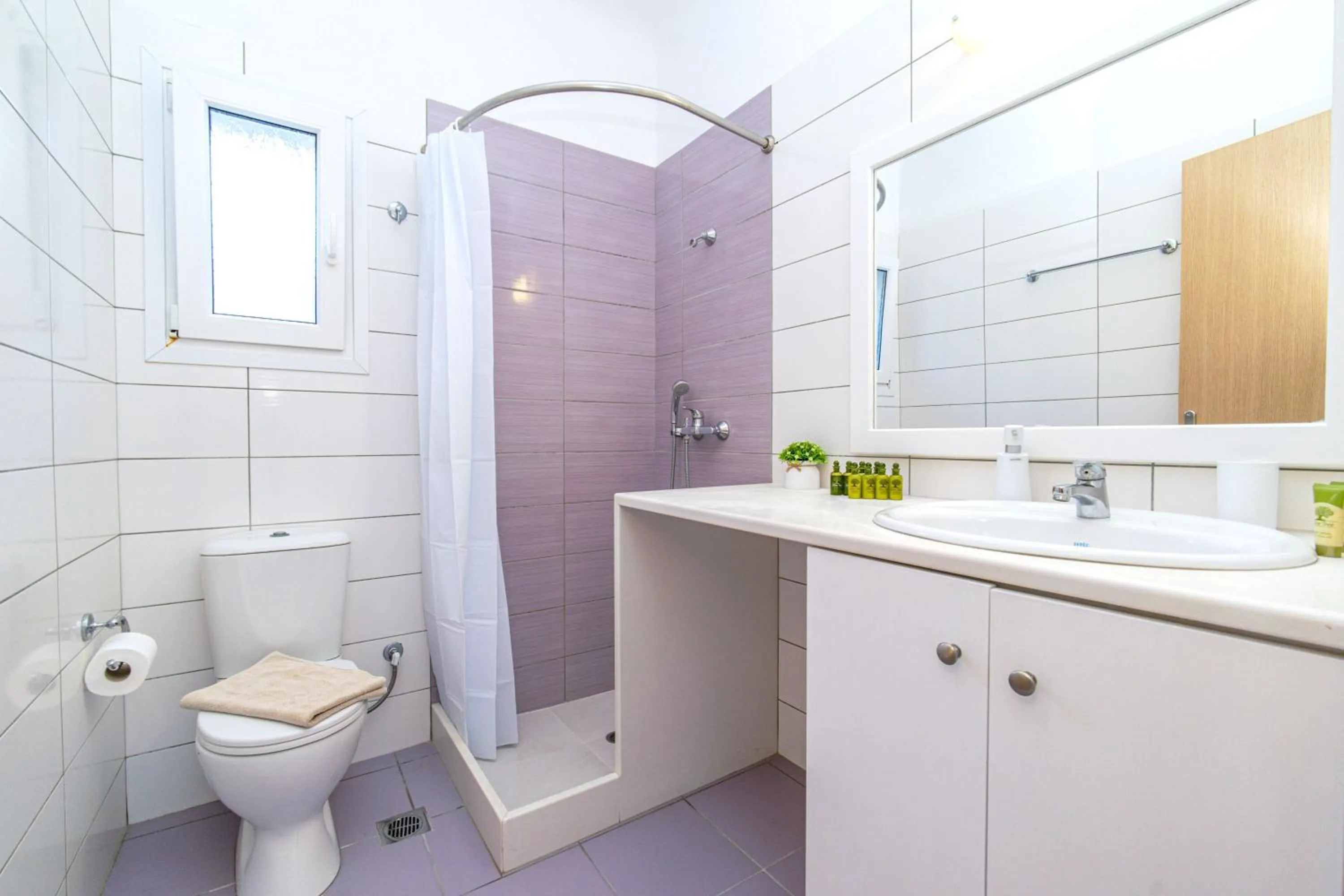 Bathroom in Overview Mykonos Apartments