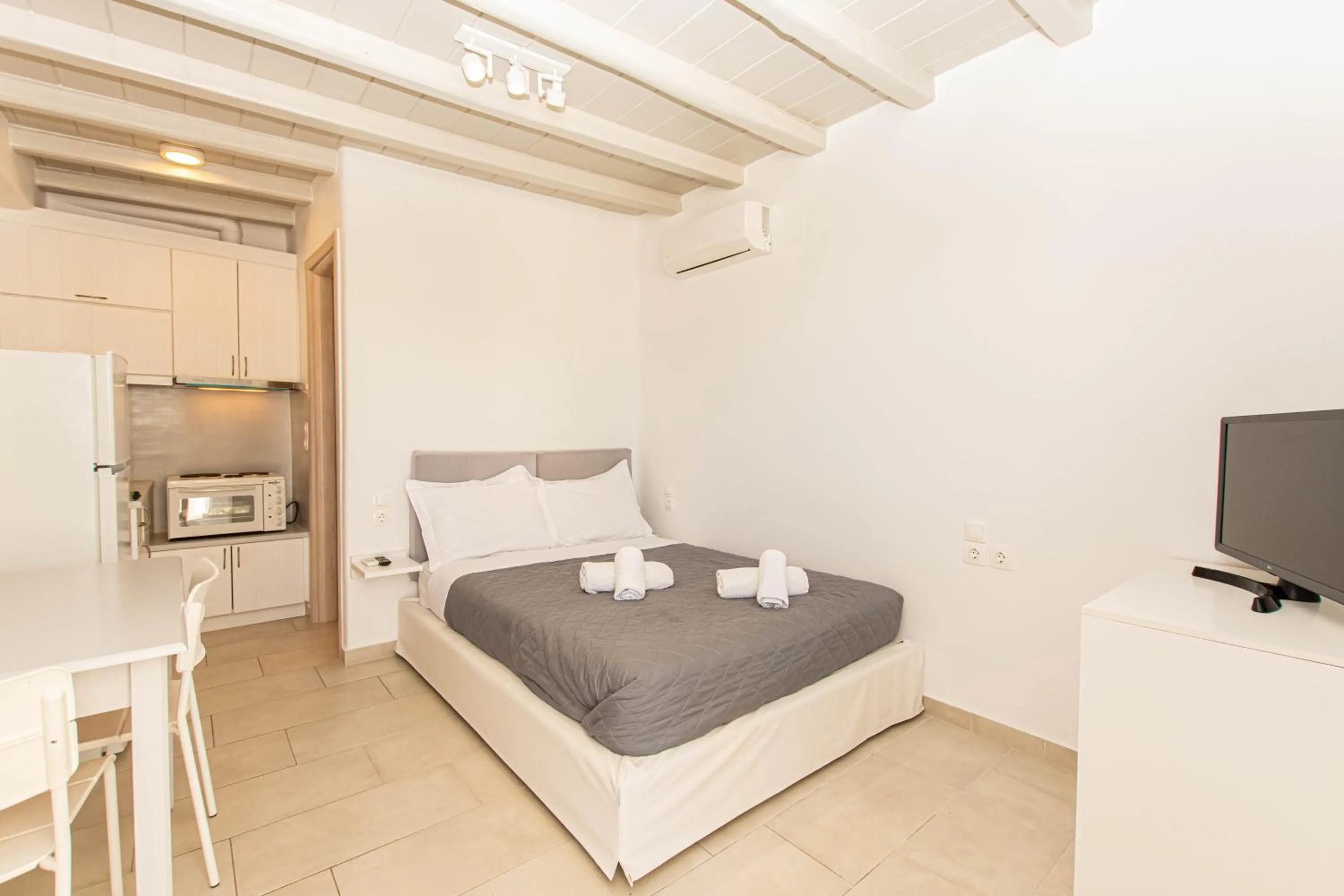 Photo of the whole room in Overview Mykonos Apartments