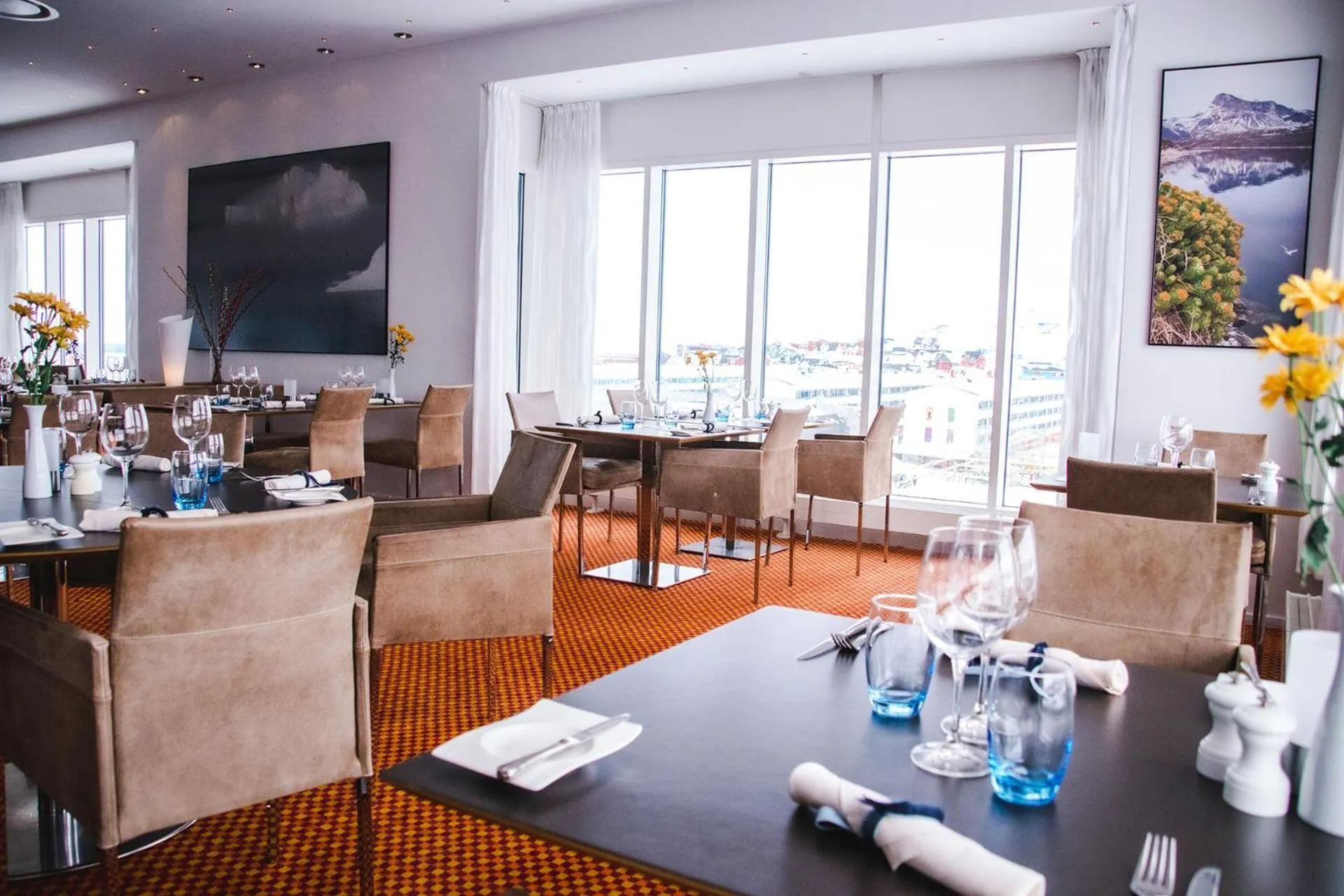 Restaurant/places to eat in Hotel Hans Egede