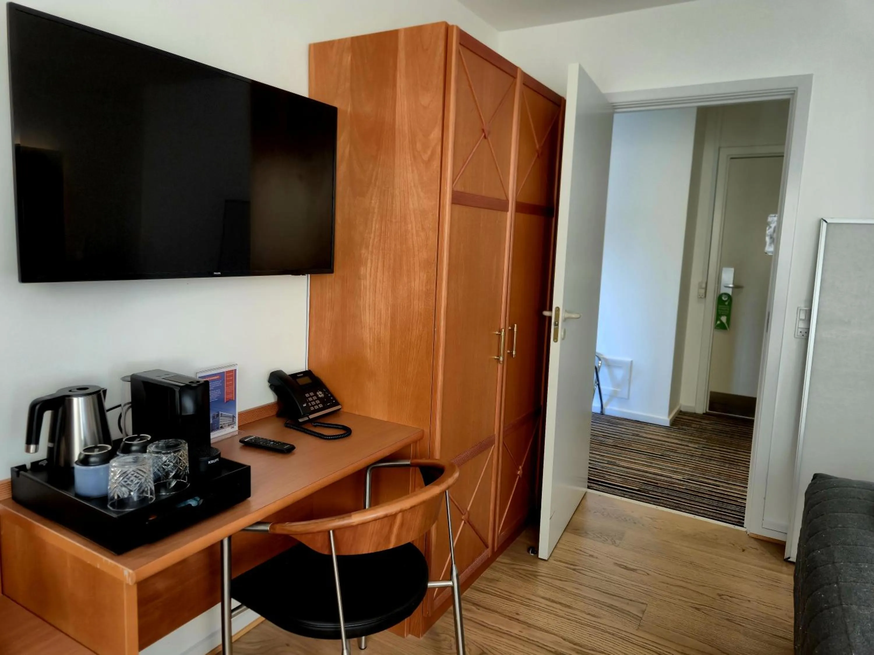 TV and multimedia in Hotel Hans Egede
