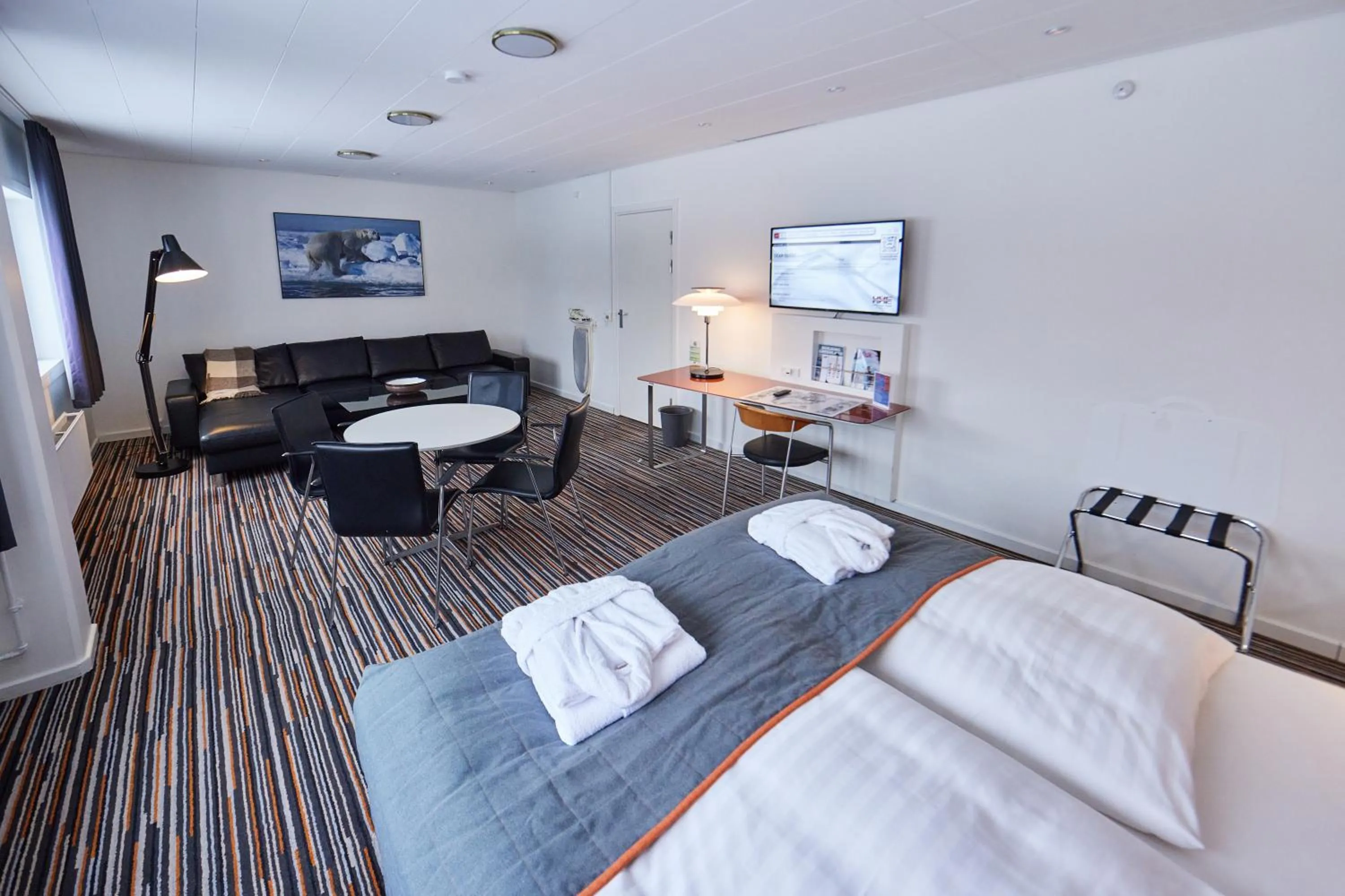 TV and multimedia, Bed in Hotel Hans Egede