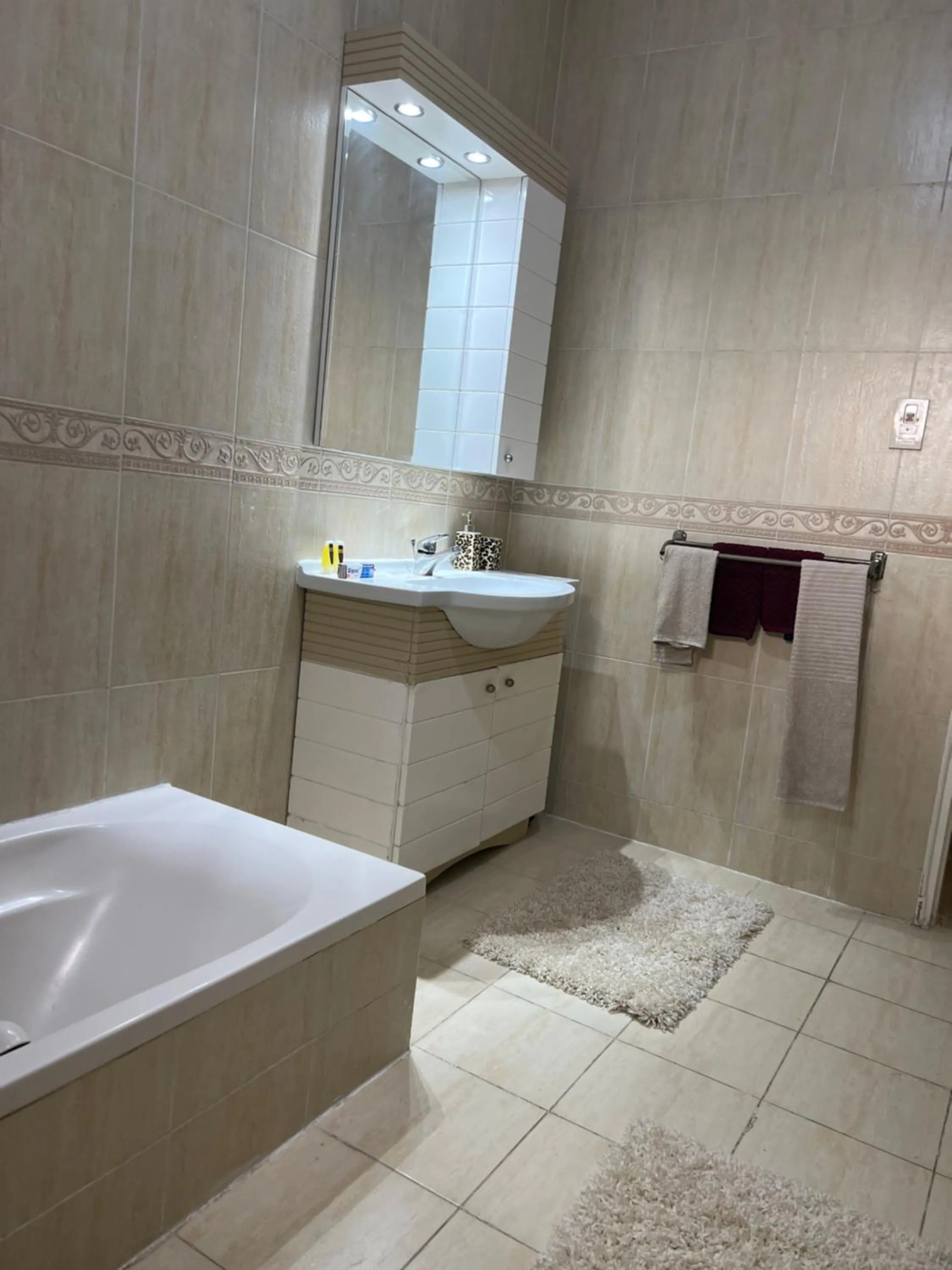 Hot Tub in Karnak Flats