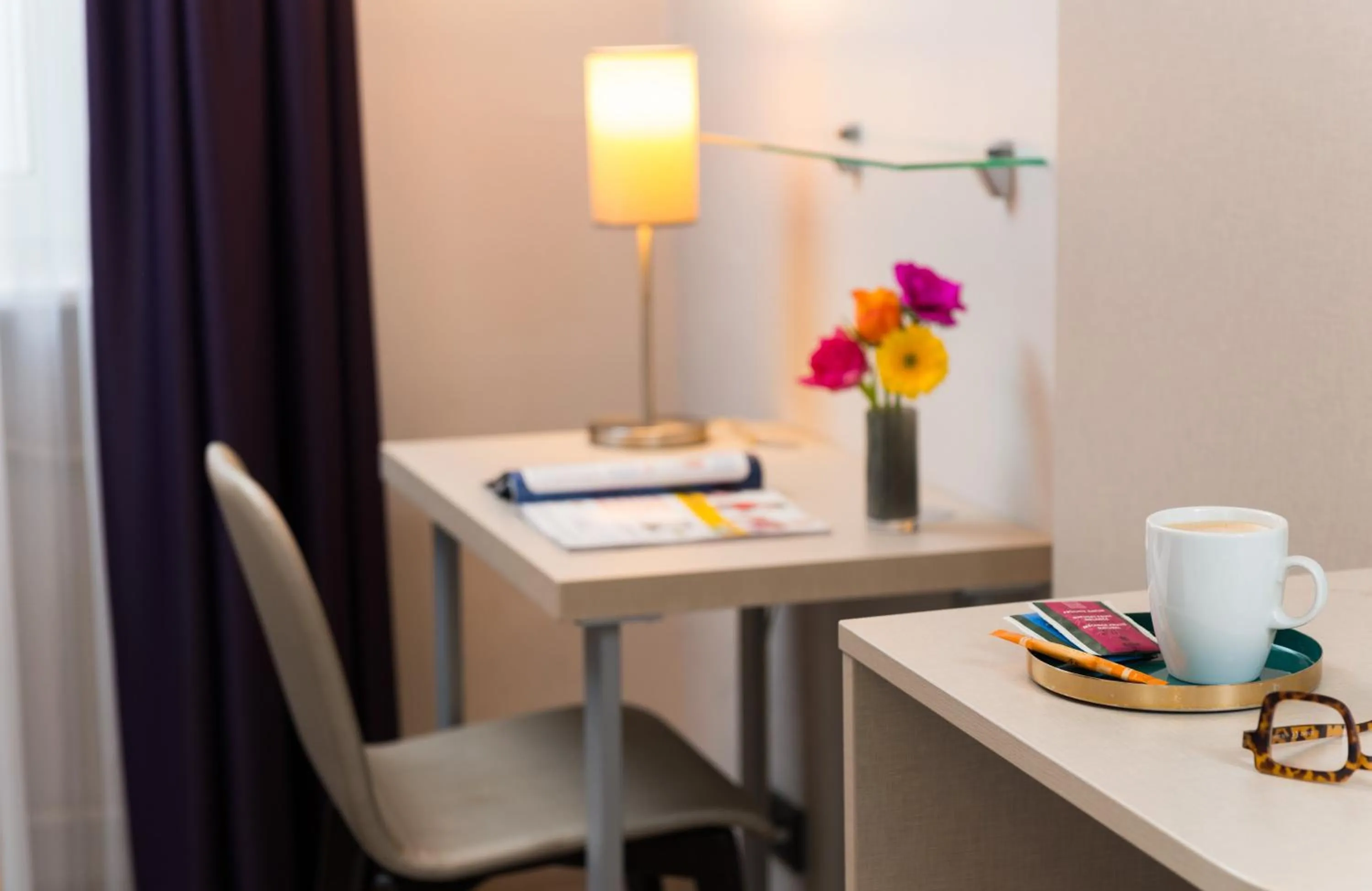 Photo of the whole room in Leonardo Hotel Frankfurt City Center