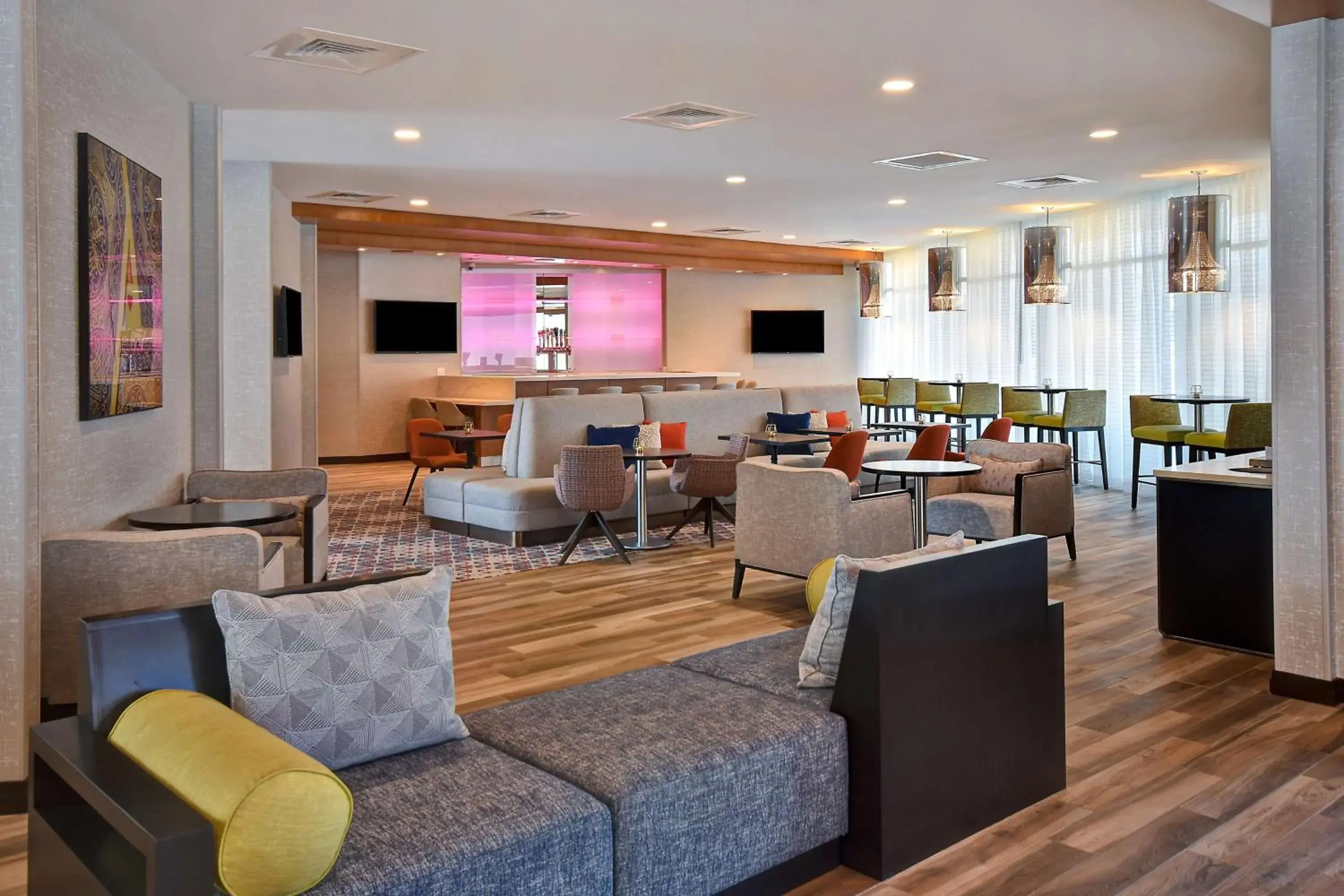 Lounge or bar in Hampton Inn & Suites Las Vegas Convention Center - No Resort Fee Lounge or bar in Hampton Inn & Suites Las Vegas Convention Center - No Resort Fee