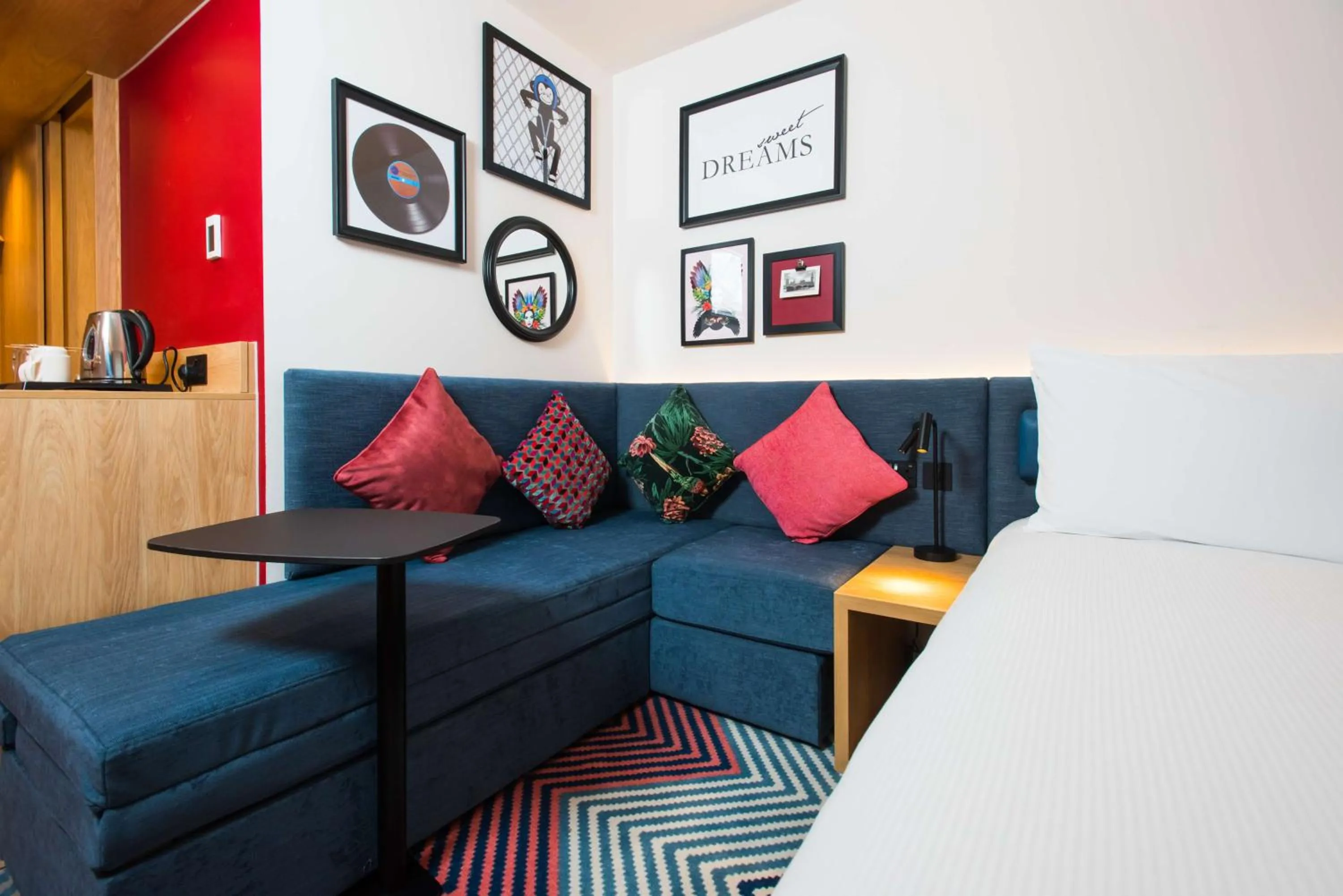 Bed in Hampton by Hilton London Park Royal