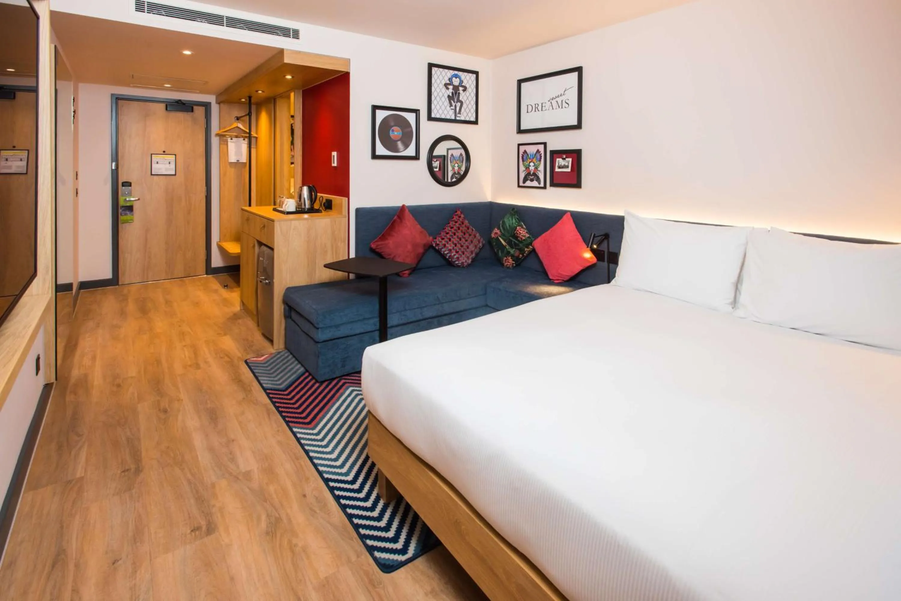Bed in Hampton by Hilton London Park Royal