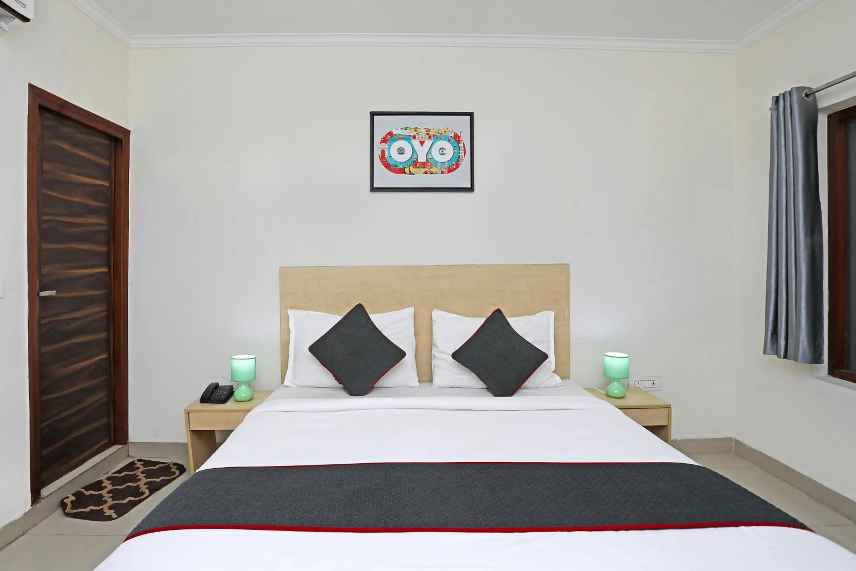 Bedroom, Bed in Super Townhouse Diamond View