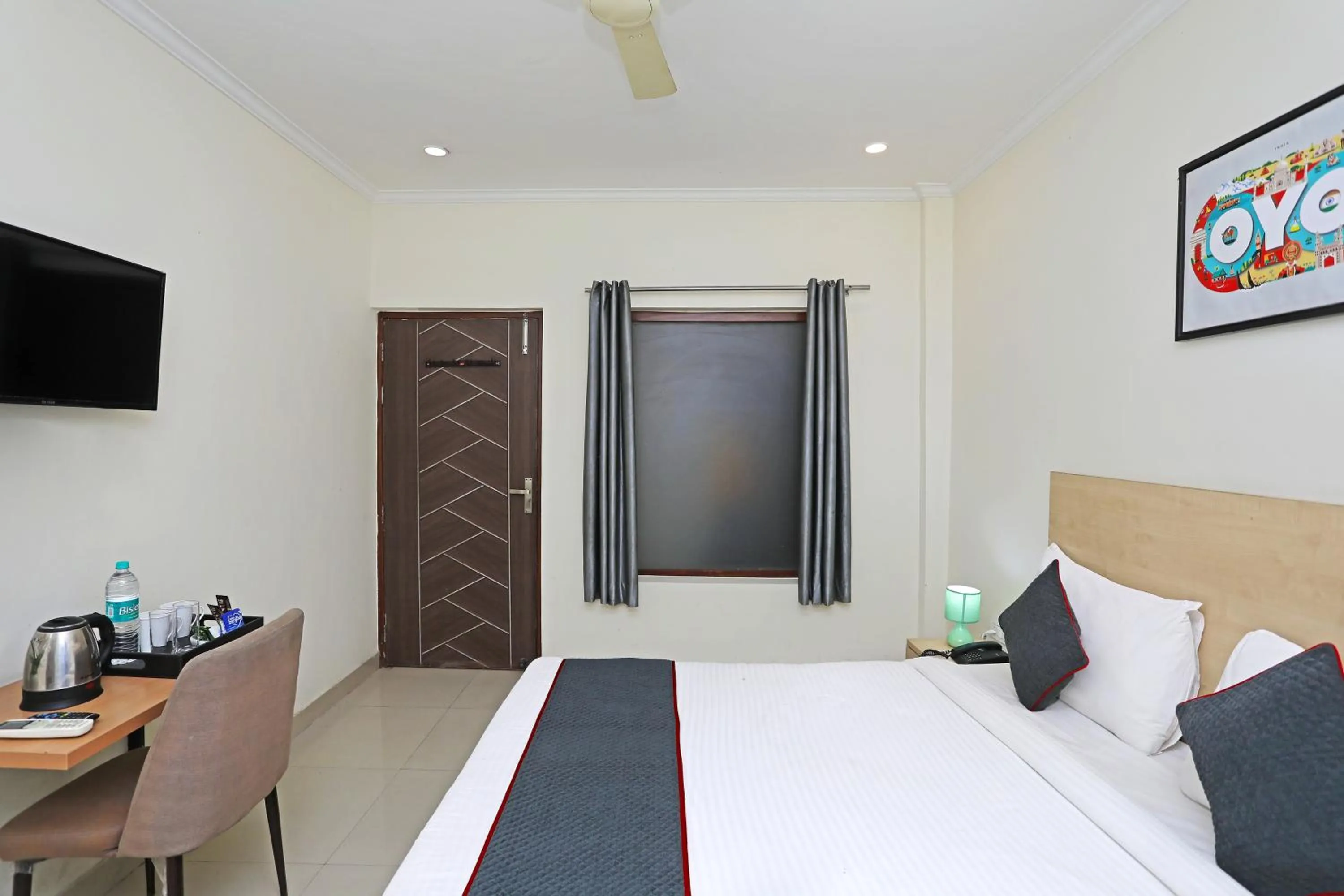 Bedroom, Bed in Super Townhouse Diamond View