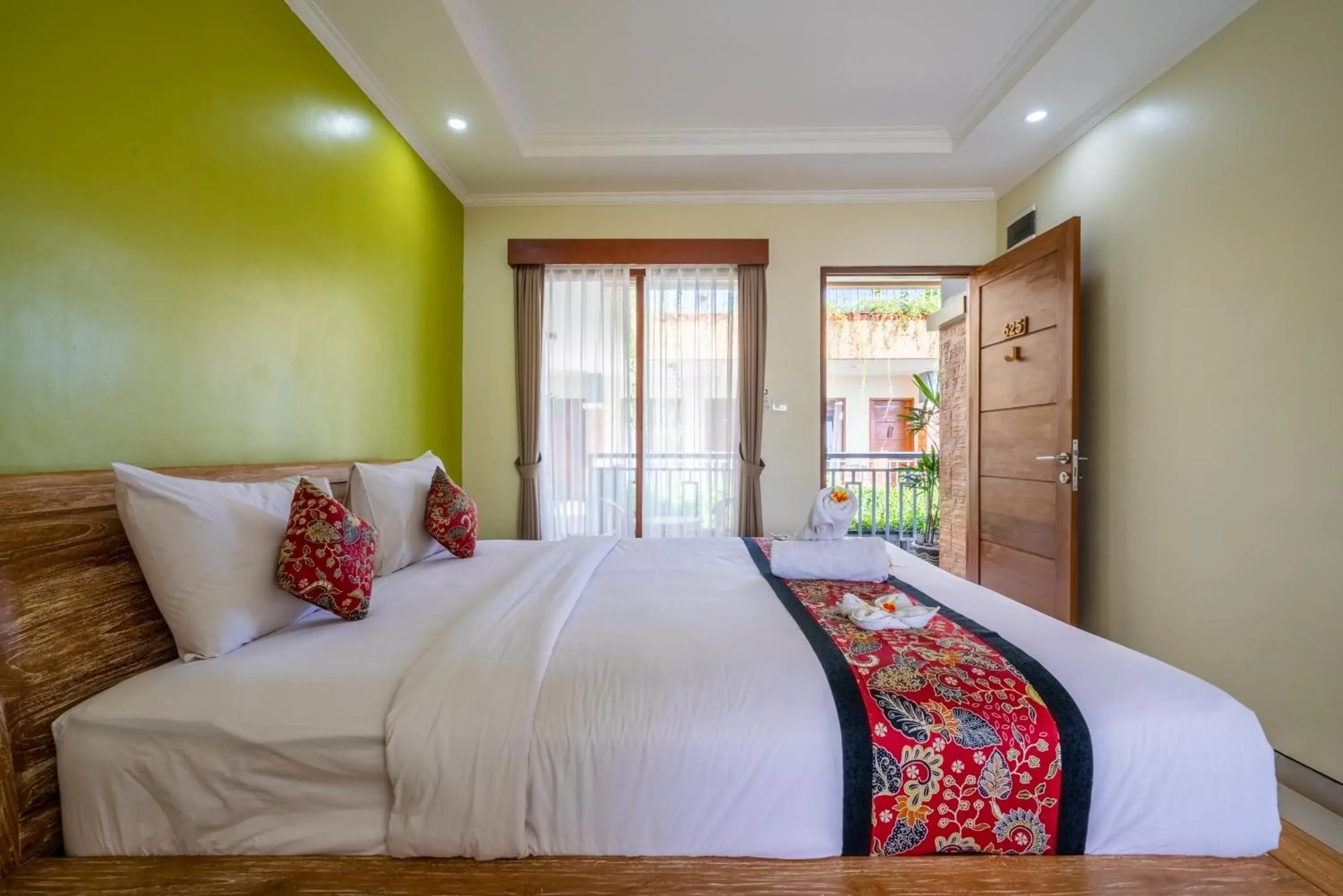 Coral Deluxe Room in Mejore Beach Hotel Coral Deluxe Room in Mejore Beach Hotel