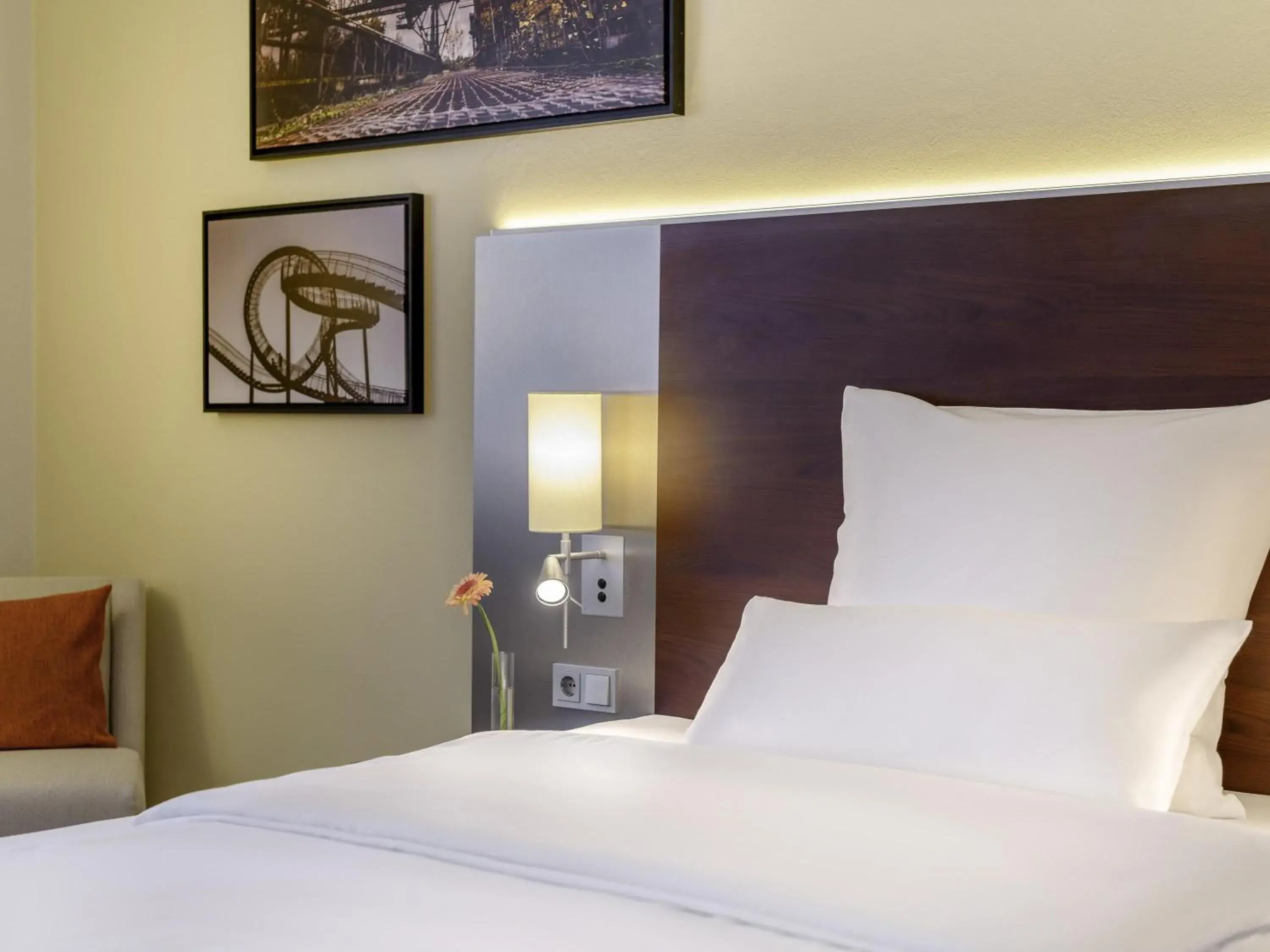 Bedroom, Bed in Mercure Hotel Duisburg City Bedroom, Bed in Mercure Hotel Duisburg City