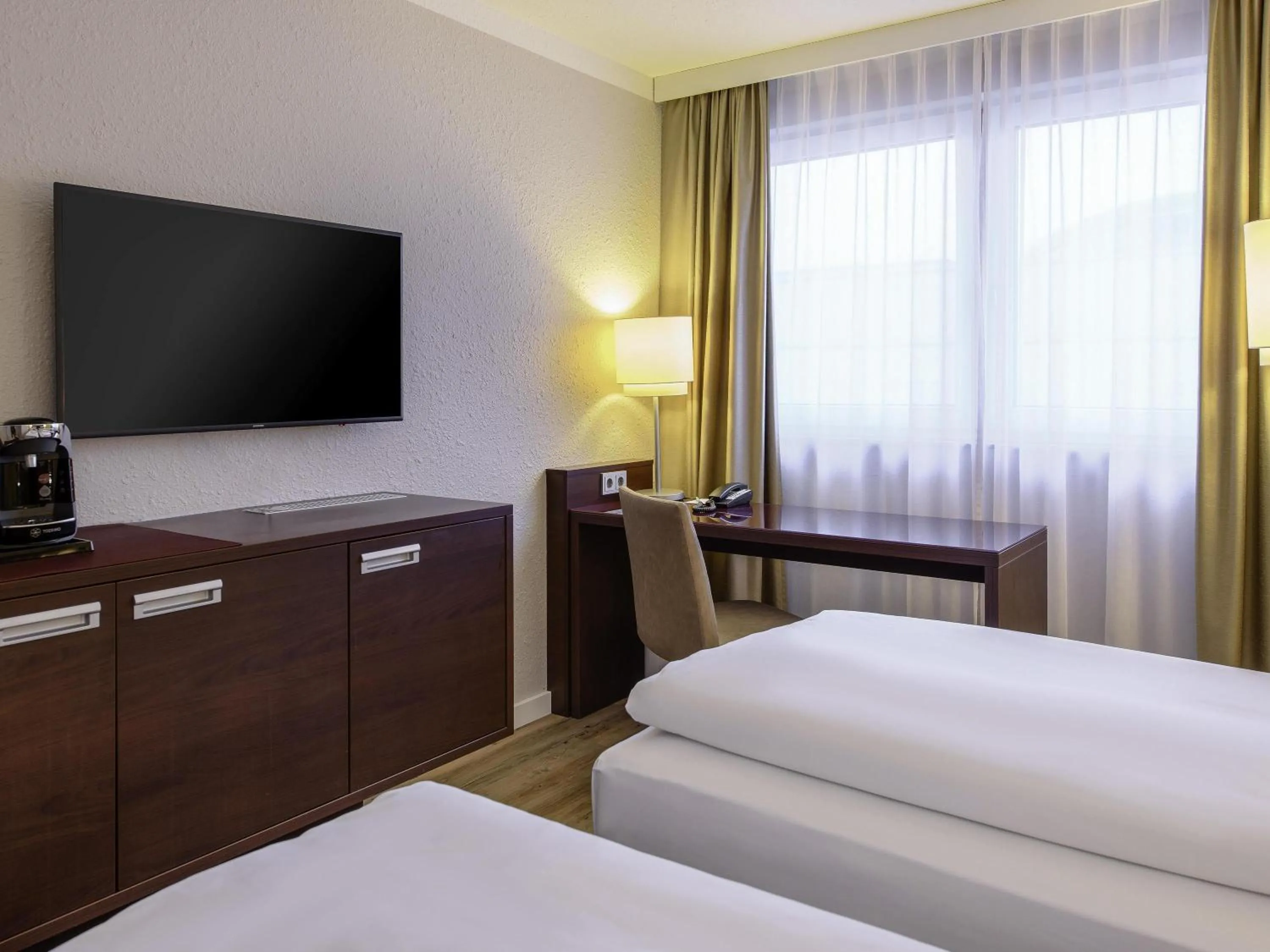 Bedroom, Bed in Mercure Hotel Duisburg City