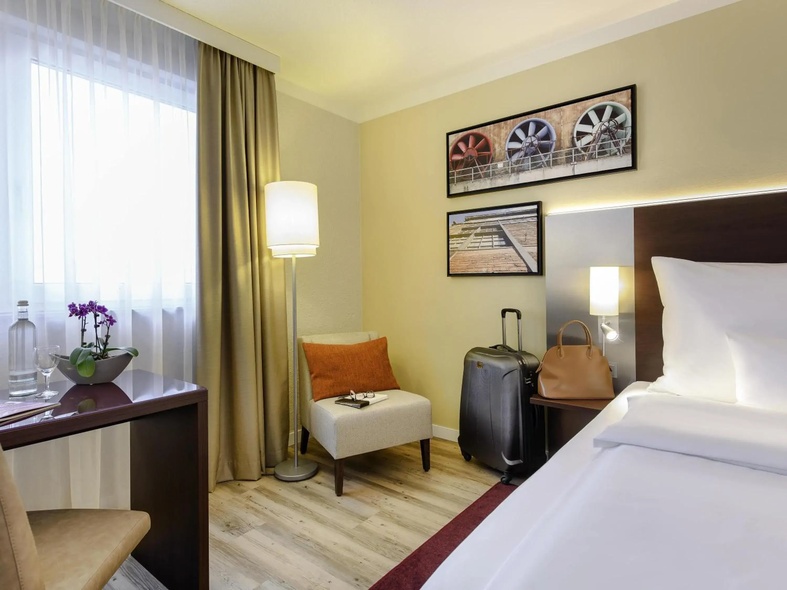 Bedroom, Bed in Mercure Hotel Duisburg City Bedroom, Bed in Mercure Hotel Duisburg City