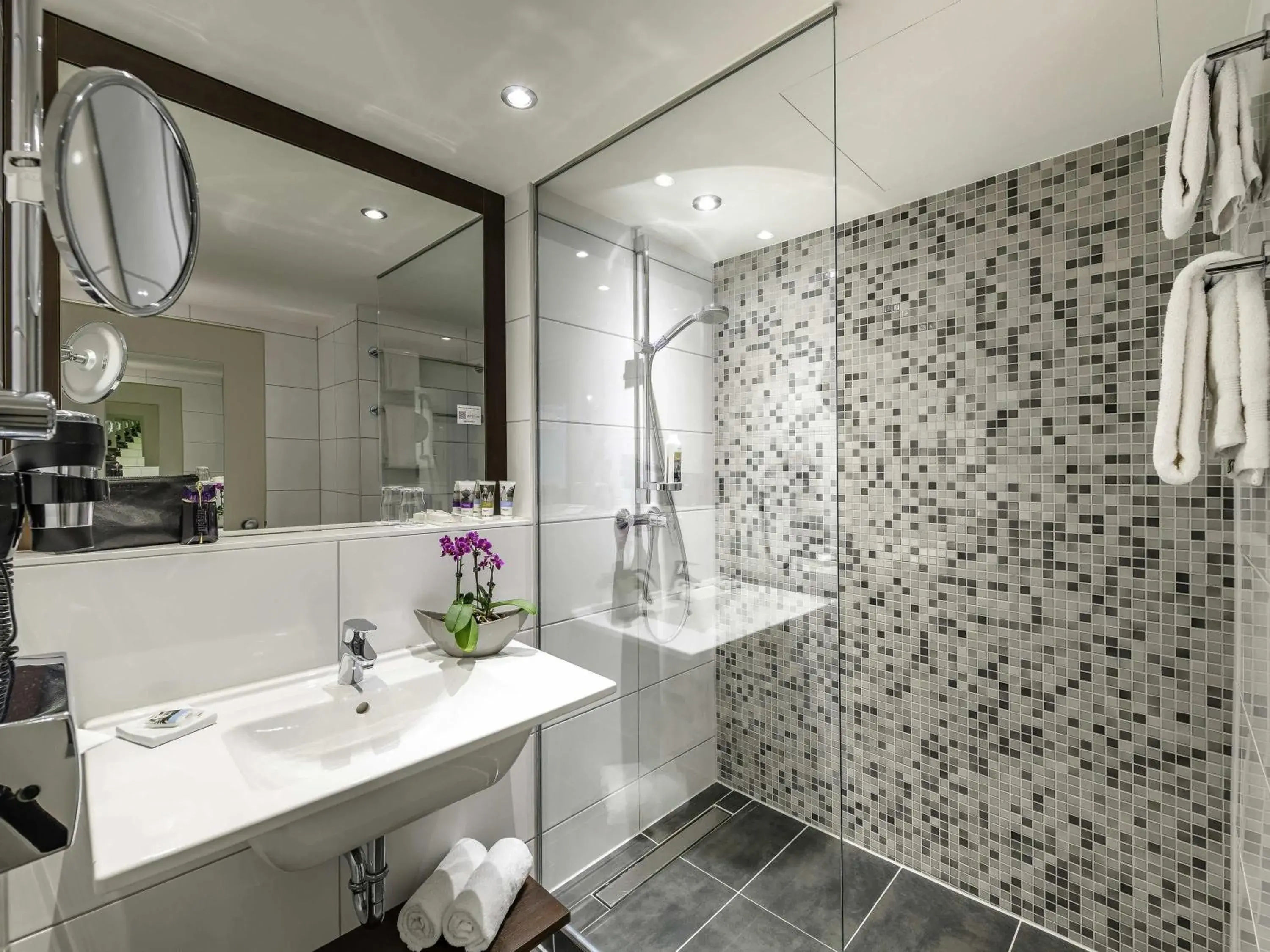 Bedroom in Mercure Hotel Duisburg City Bedroom in Mercure Hotel Duisburg City