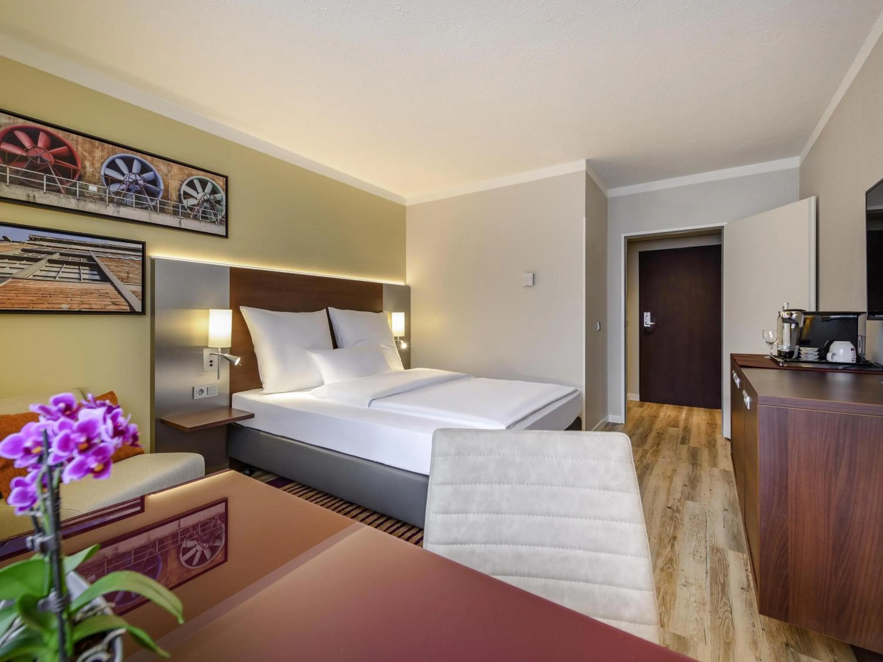 Bedroom, Bed in Mercure Hotel Duisburg City