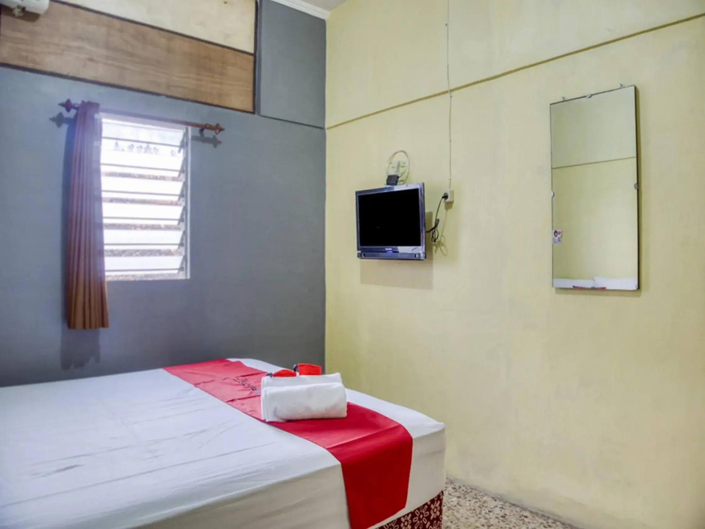 Bedroom, Bed in RedDoorz Syariah @ Lempuyangan Bedroom, Bed in RedDoorz Syariah @ Lempuyangan