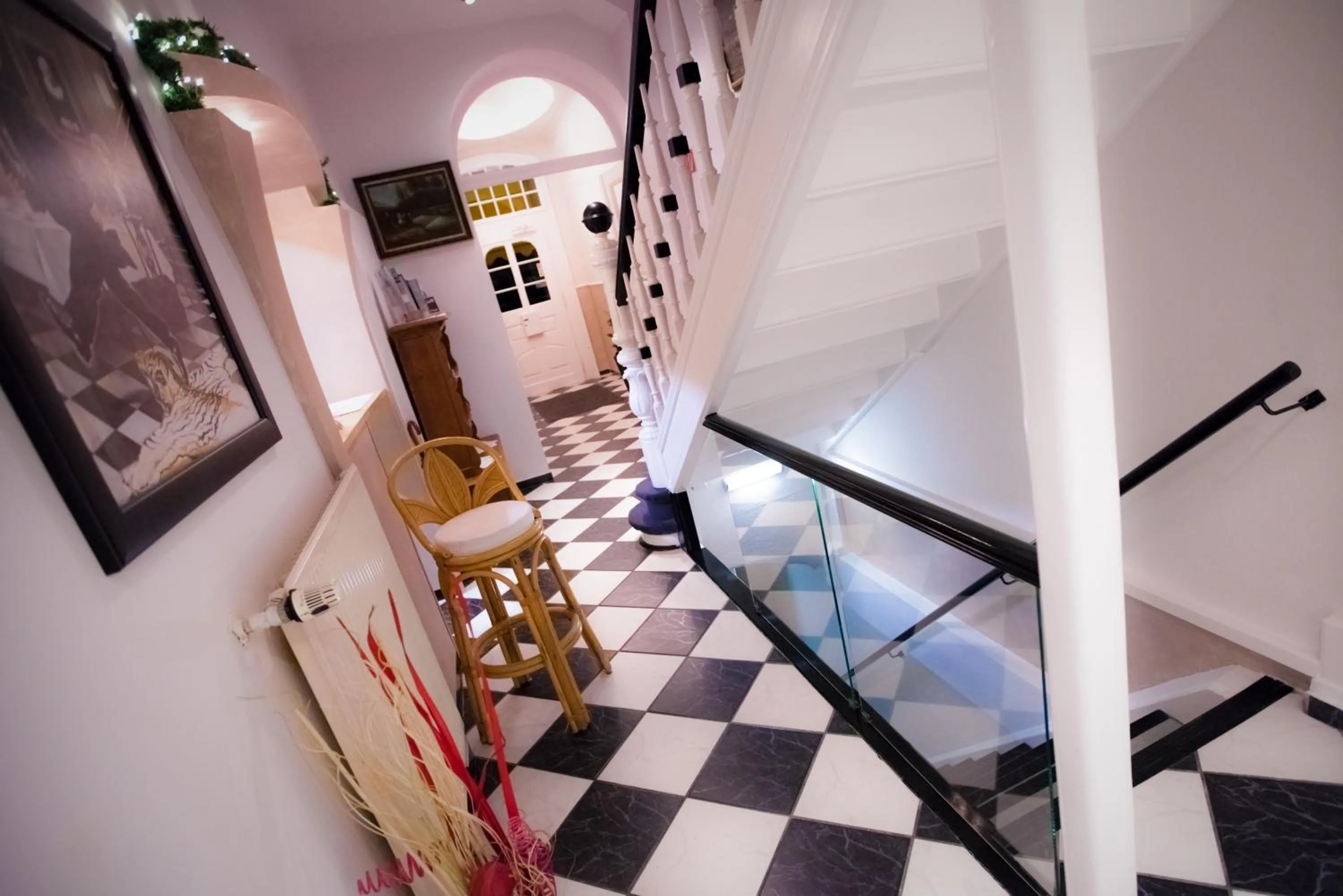 Facade/entrance, Bed in Hotel Carlton Mayfair